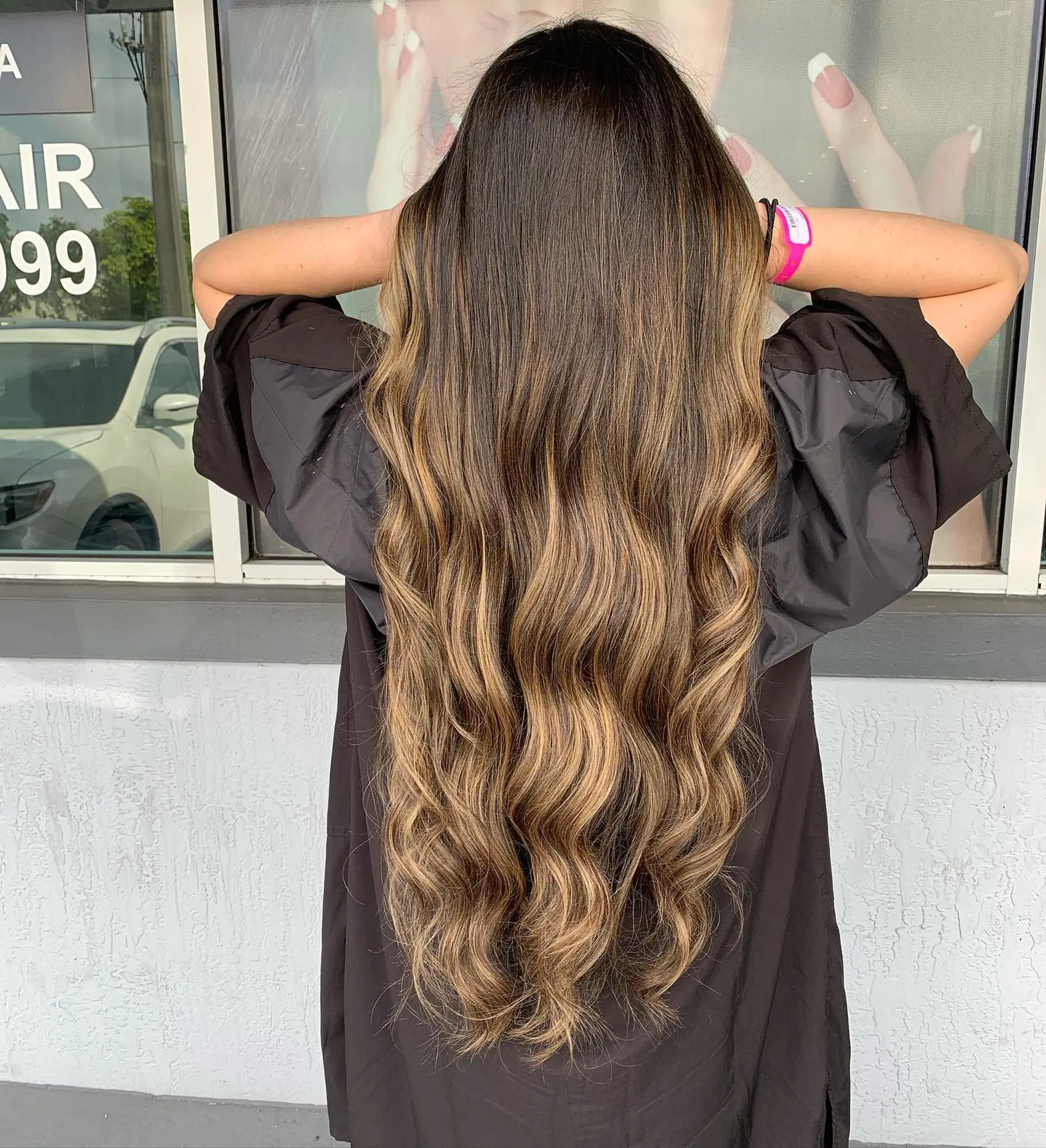 Long, wavy hair with a seamless balayage from brunette to blonde. 1