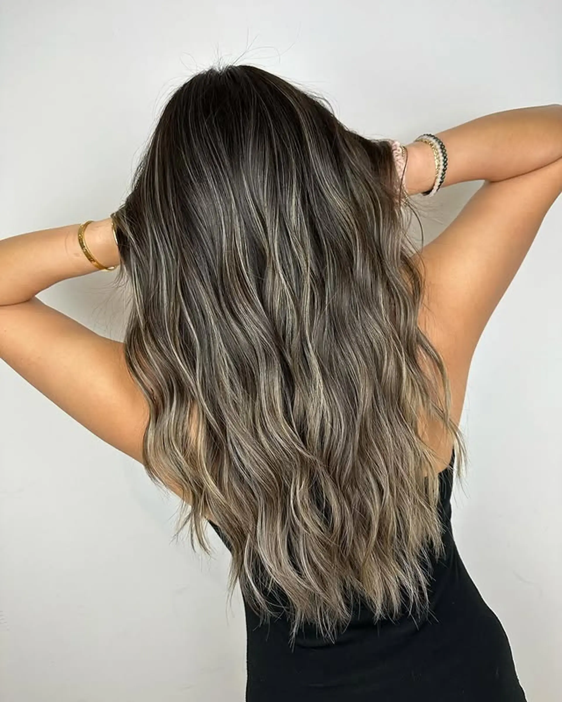 Long, wavy hair with a bronde balayage. 1