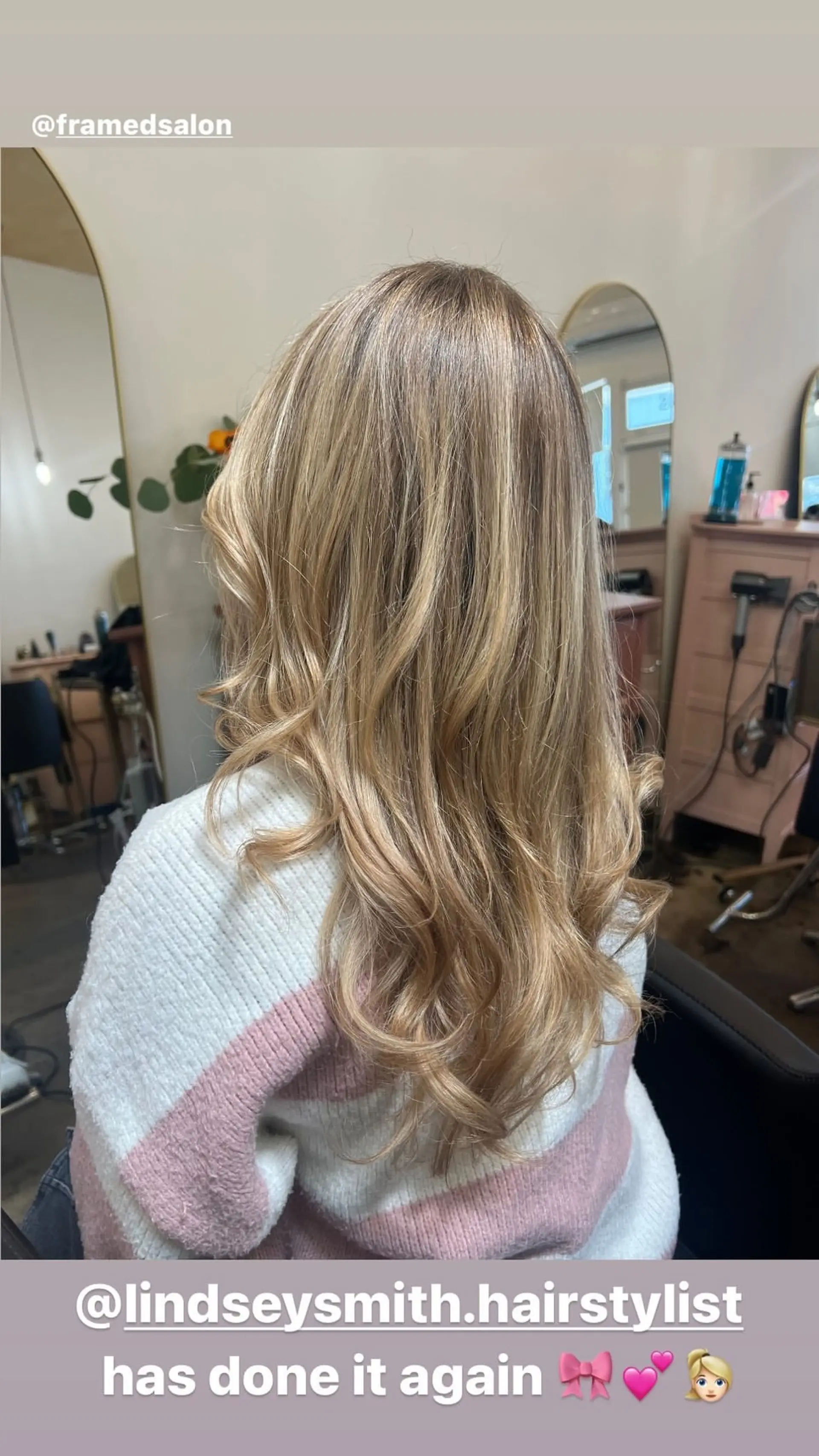 Long wavy hairstyle with a dimensional blonde balayage. 1