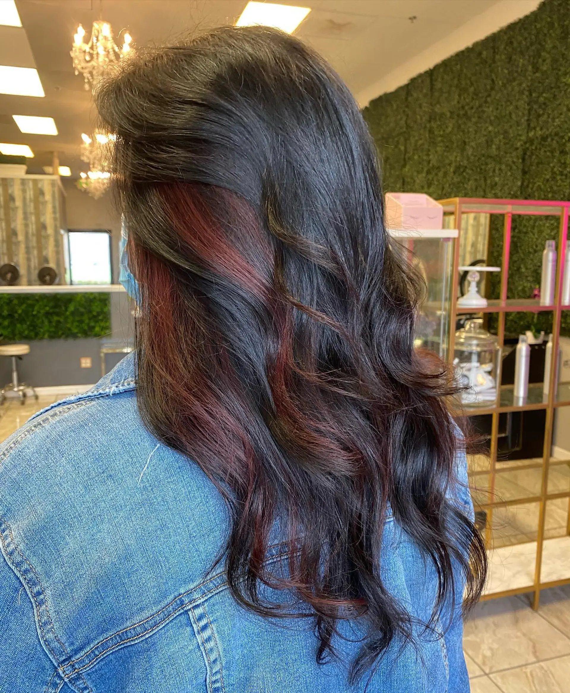 Long wavy hair with hidden red highlights. 1