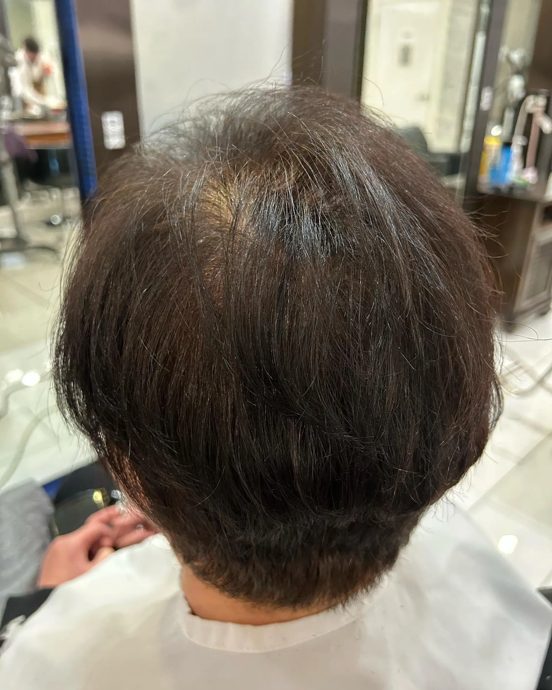 A short, tapered crop with light layering and root lift at the crown. 1