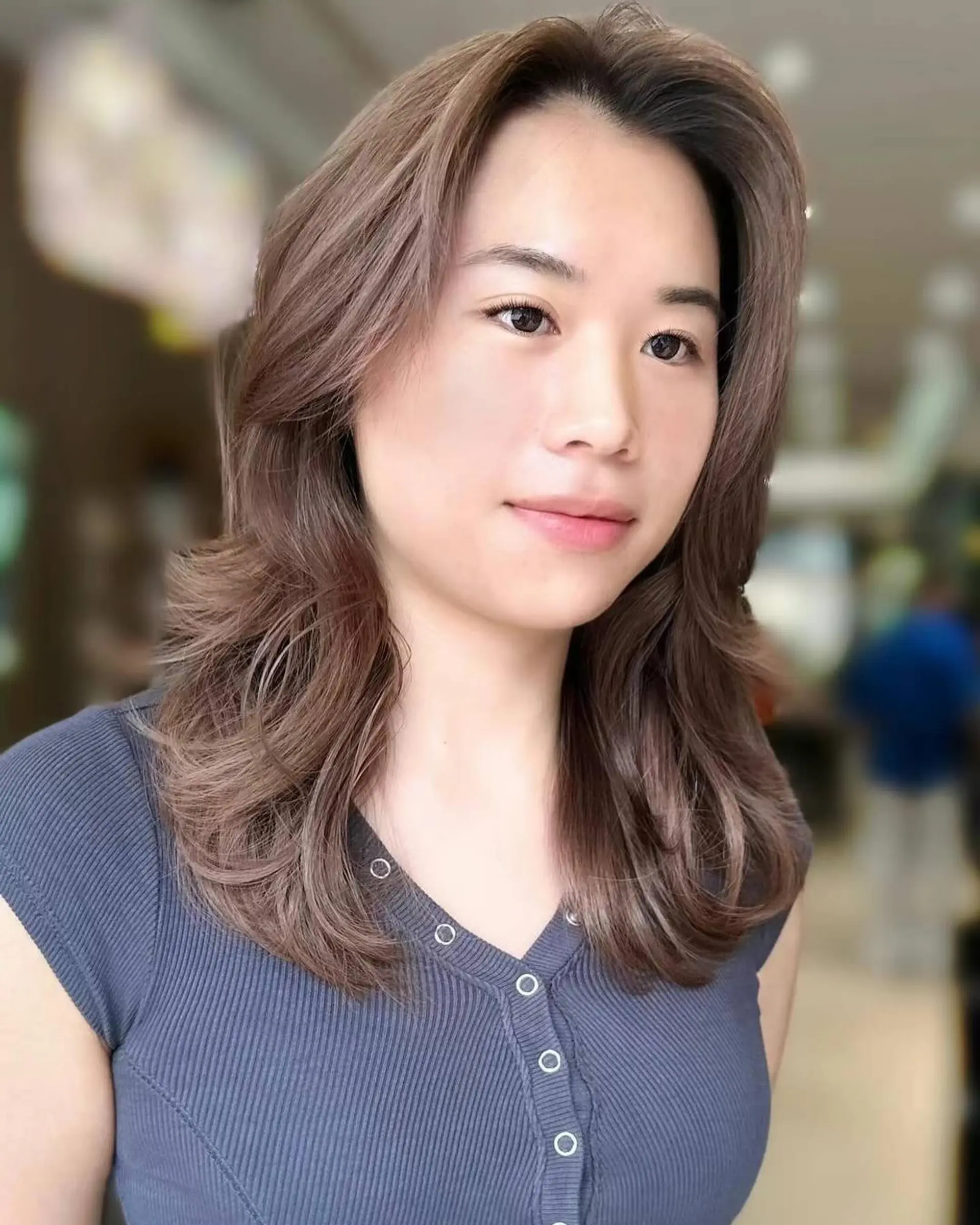 A bronde medium-length hairstyle with flowing layers. 1