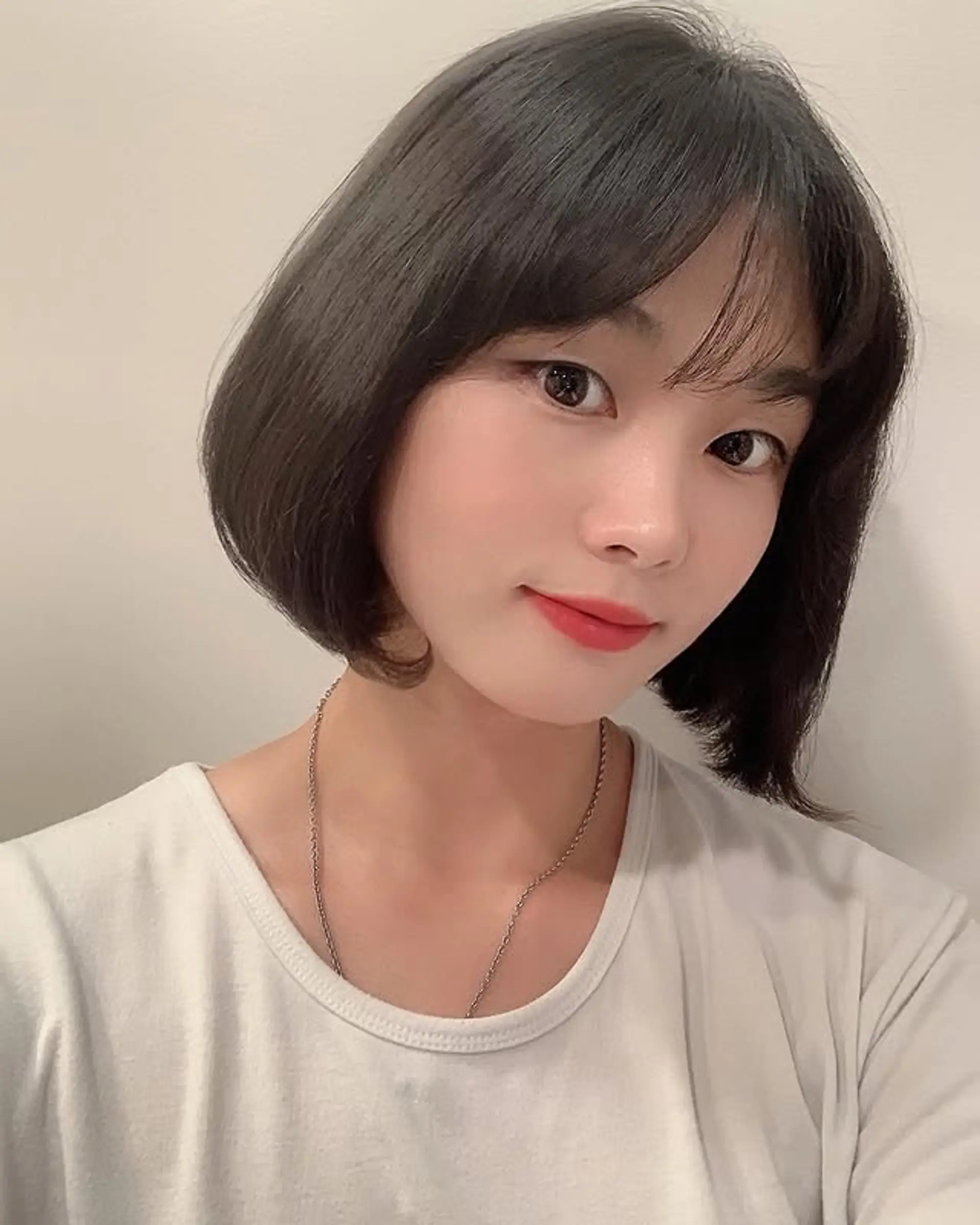 A stylish blunt bob with wispy, see-through bangs. 1
