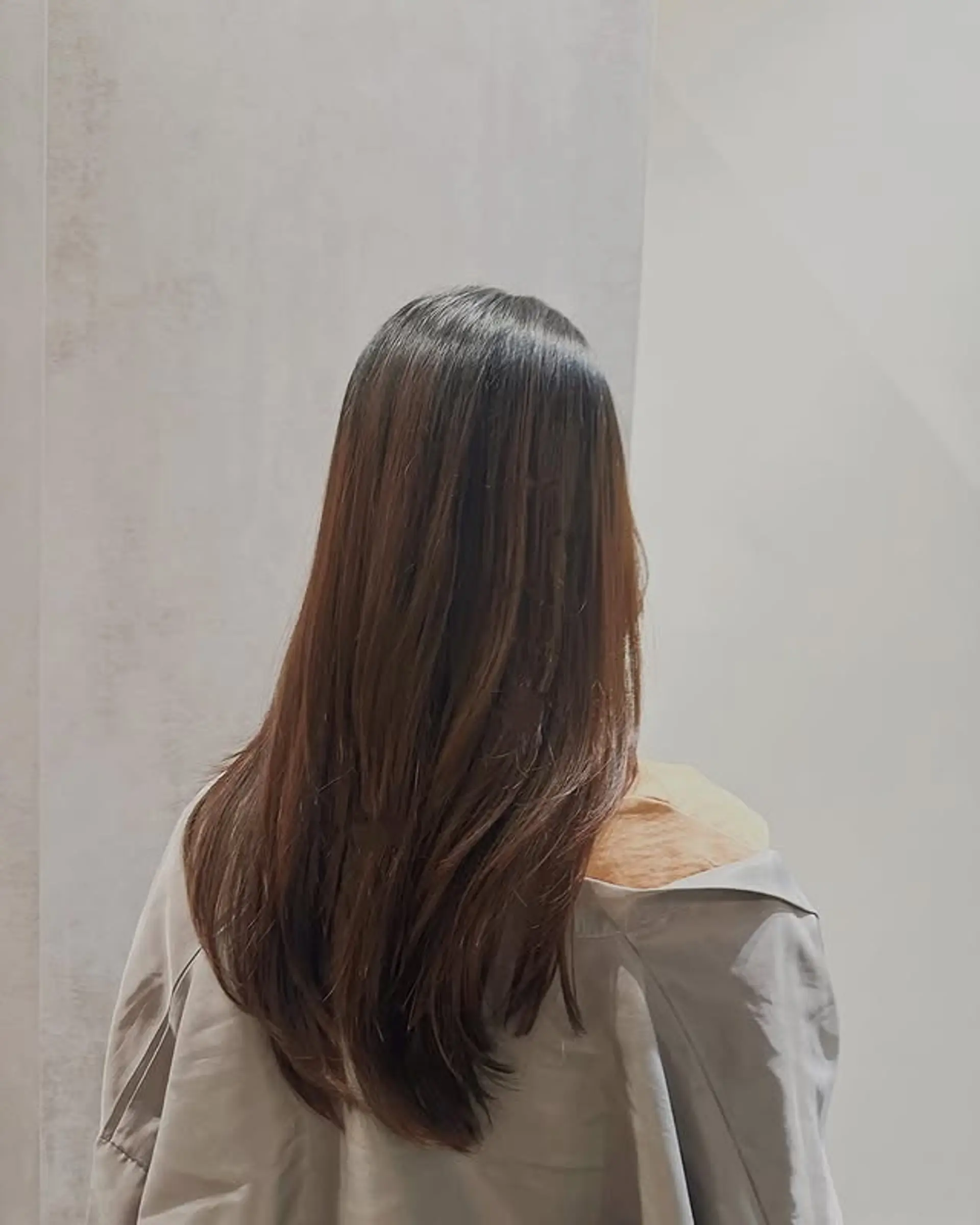 Long layered U-cut style with a glossy finish. 1