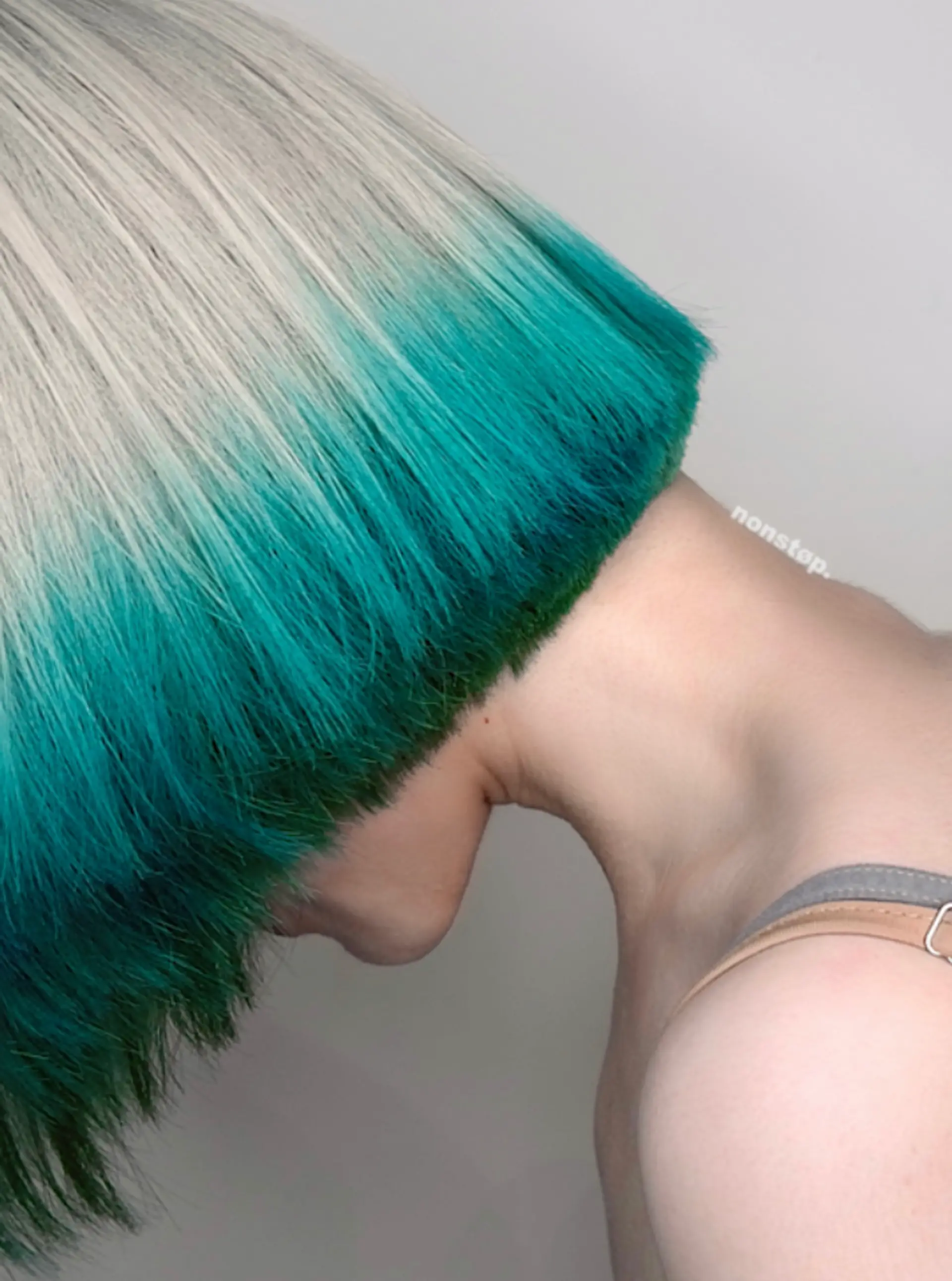 A sleek, straight bob cut with a striking silver base that transitions into vibrant teal tips, creating an ombre gradient effect.
(NonstopStyle: by Hiro) 4