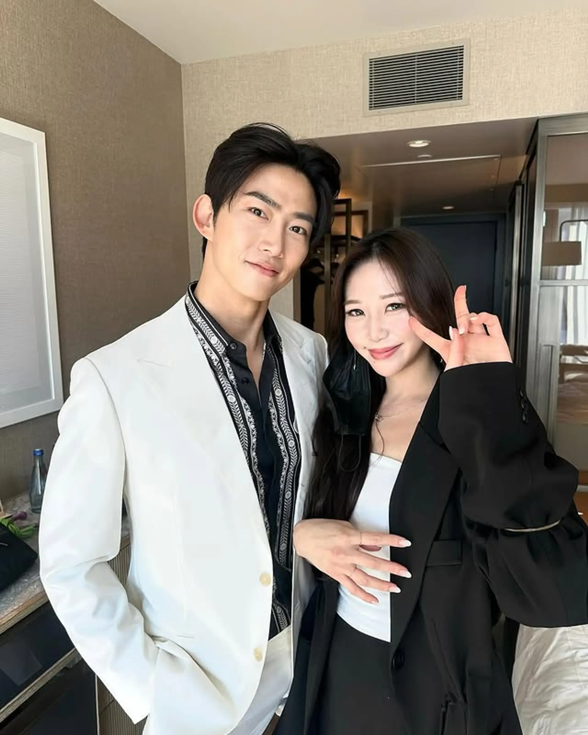 Comma hair refers to a specific styling technique where a portion of the hair is curved inwards towards the face, resembling a comma shape. 1