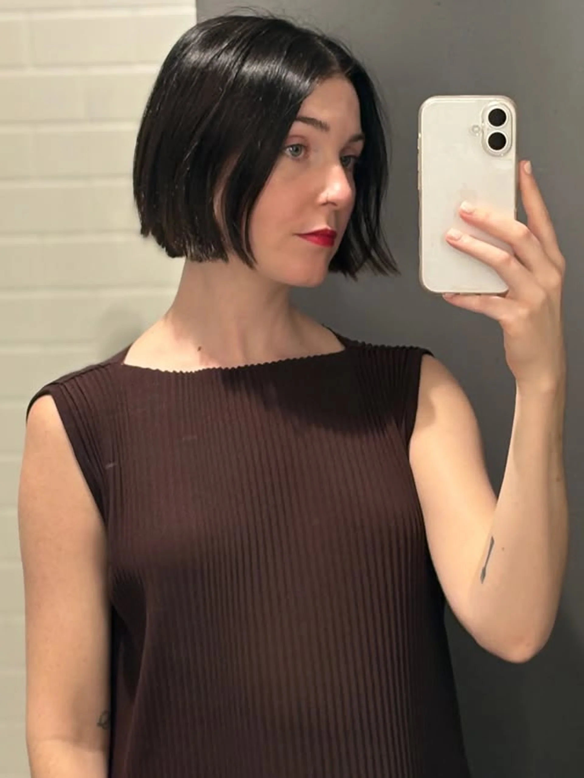A sleek, precision-cut Japanese bob with sharp architectural lines - Preview 3