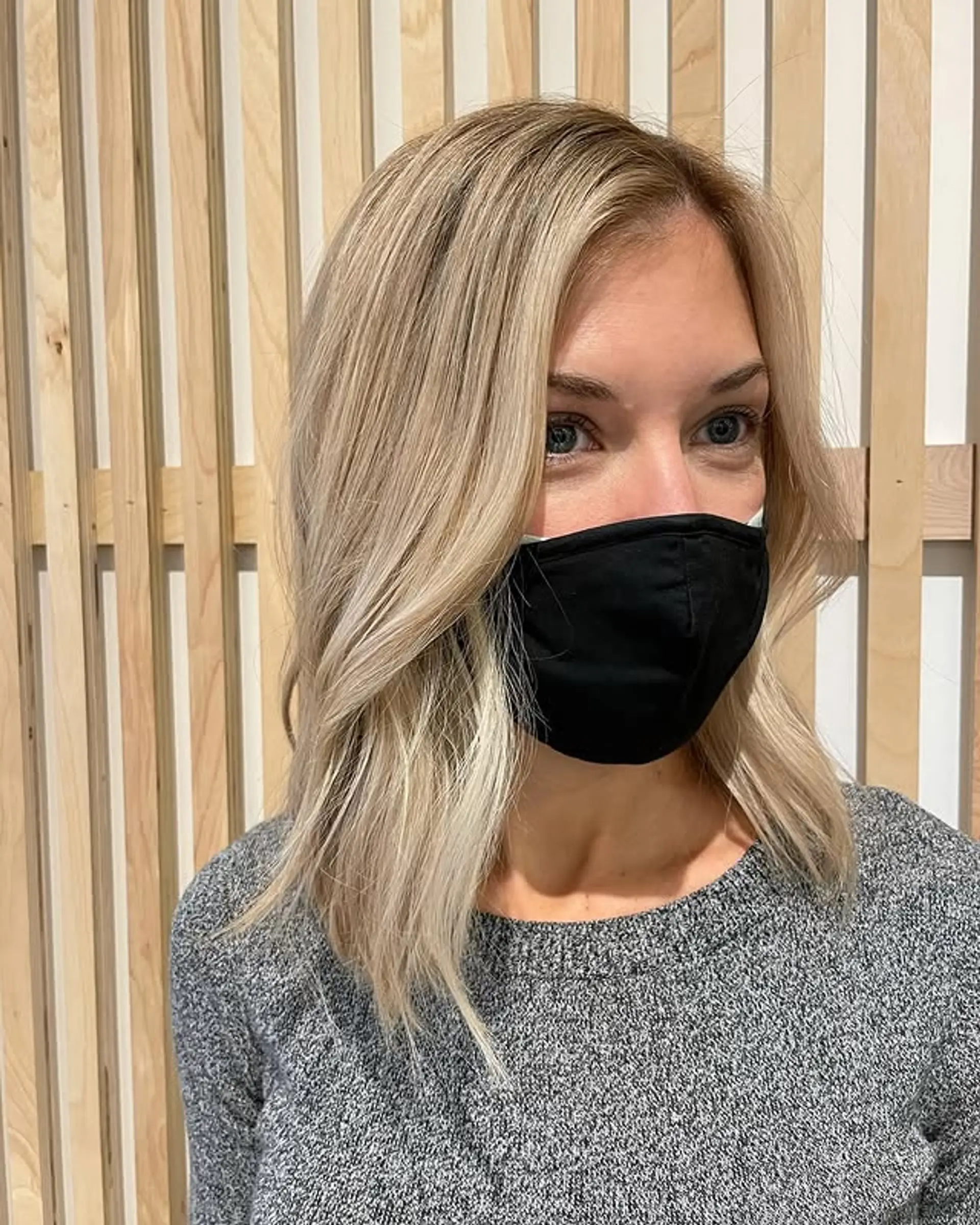 A shoulder-length layered haircut. 1