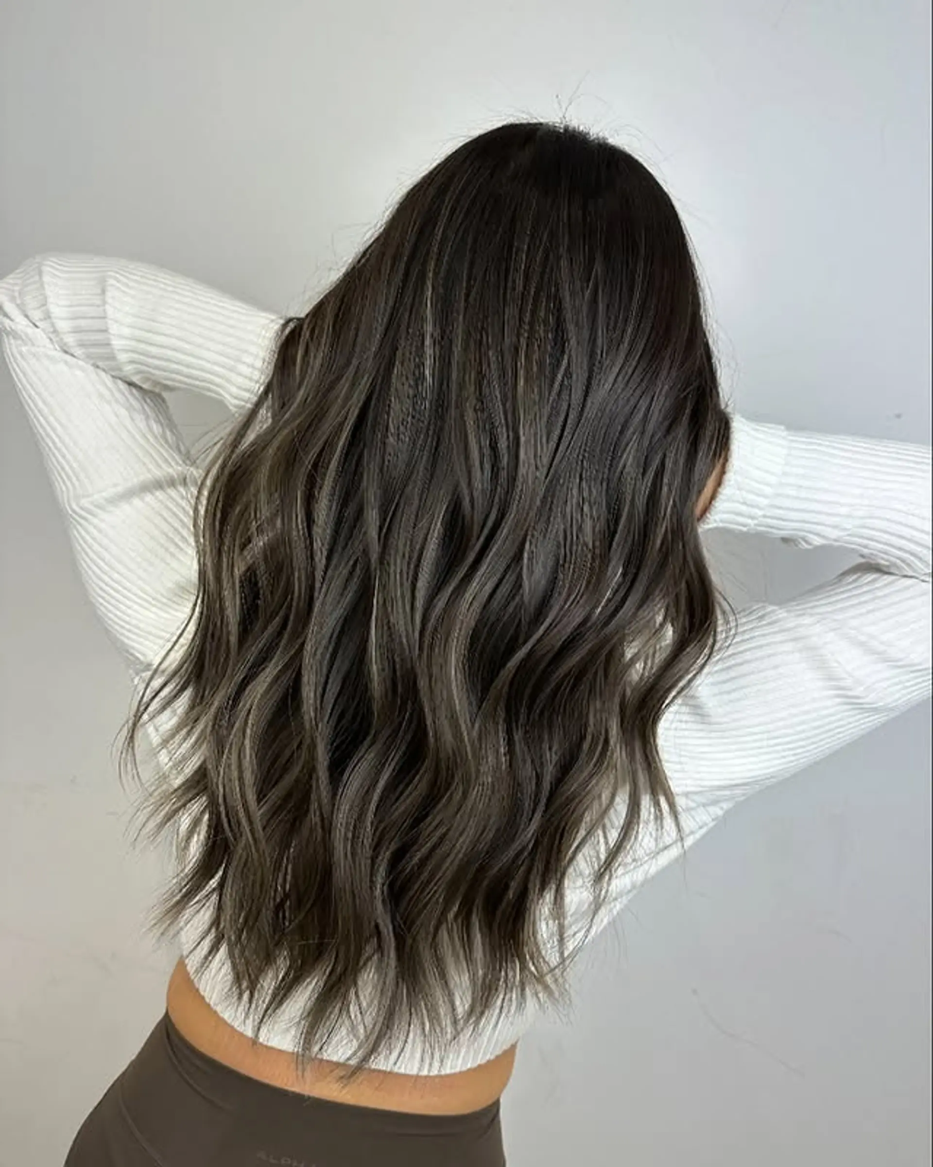 Long, wavy hair with a blended balayage. 1