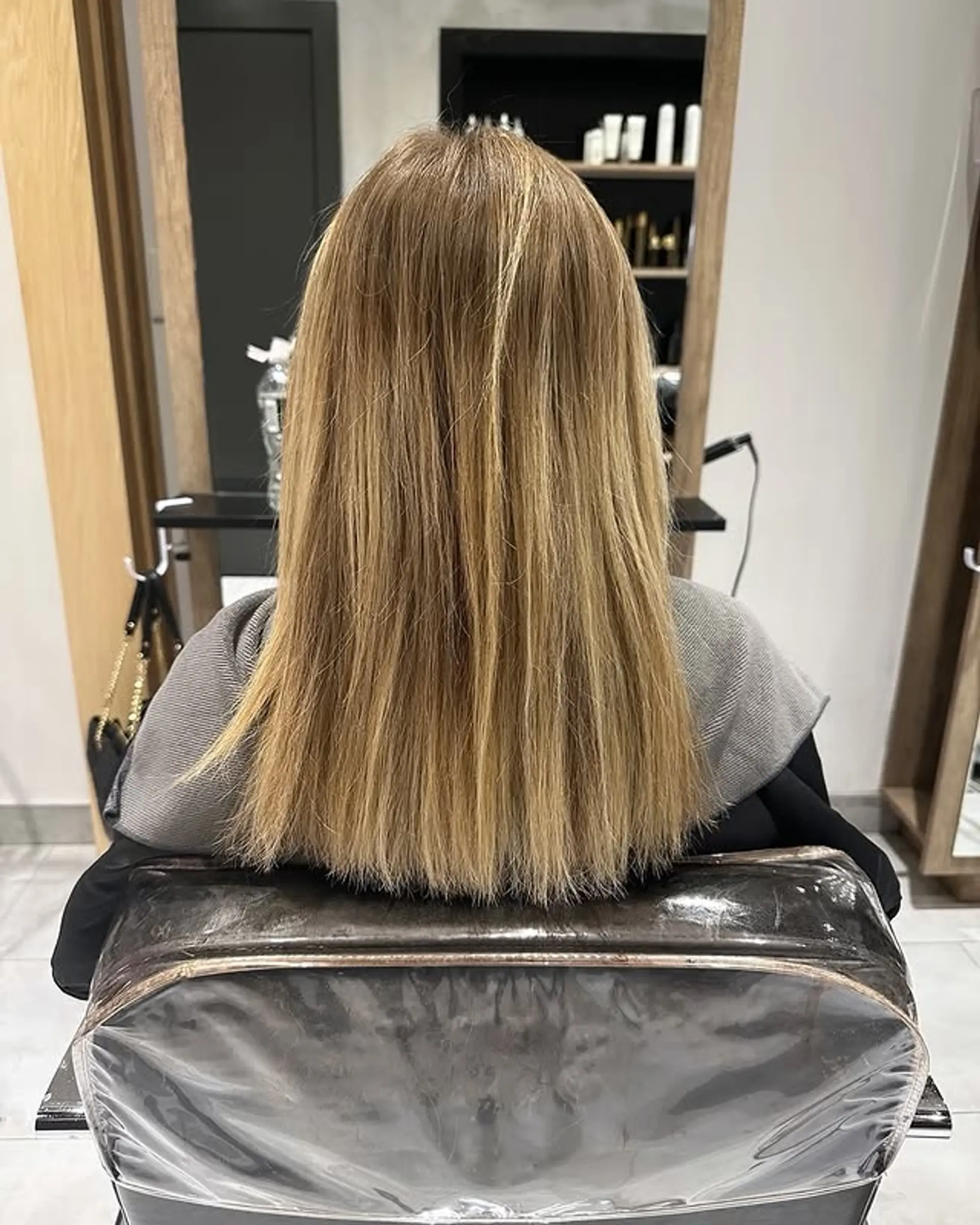 Long, straight hair with a beautiful blonde balayage. 1