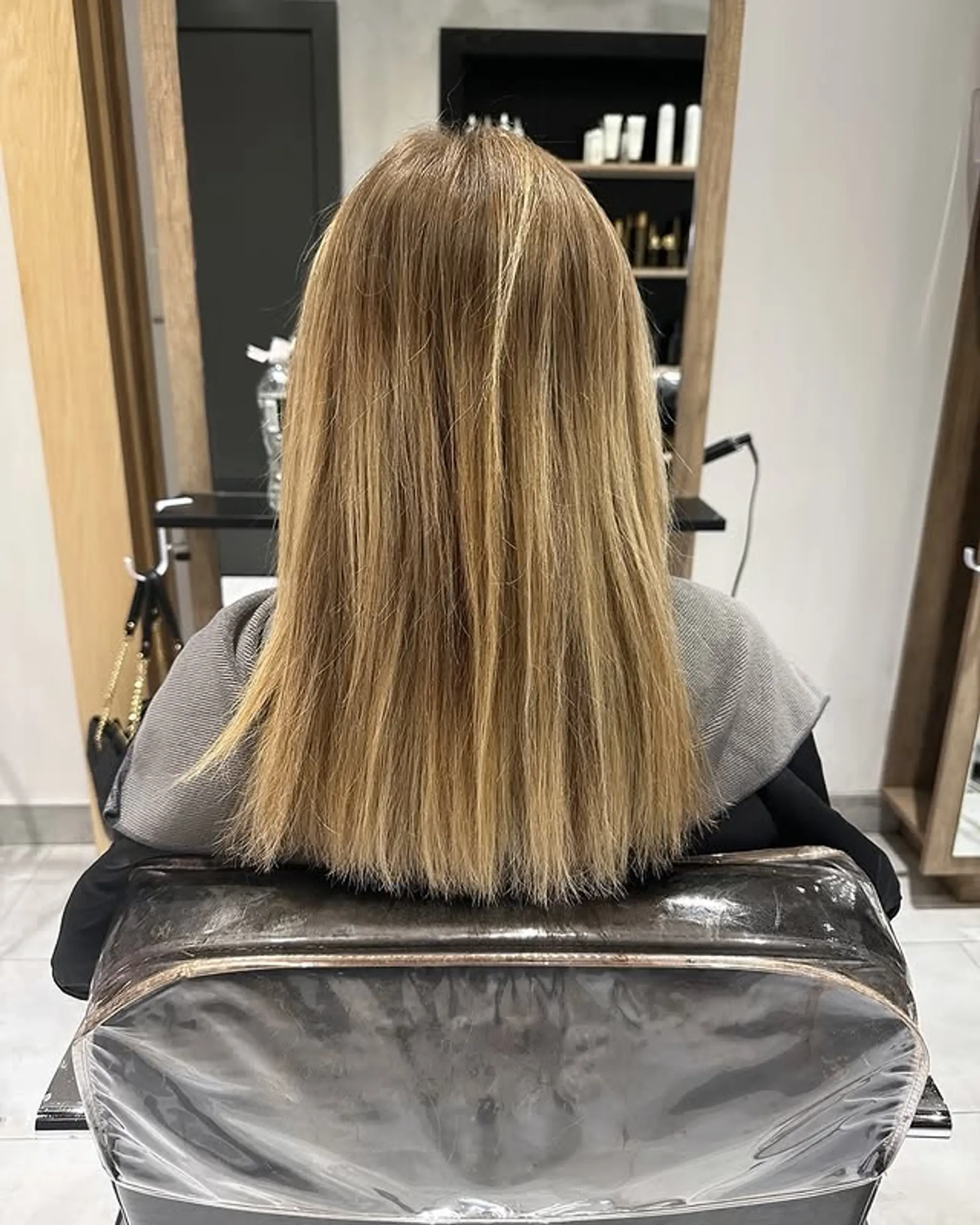 Long, straight hair with a beautiful blonde balayage.