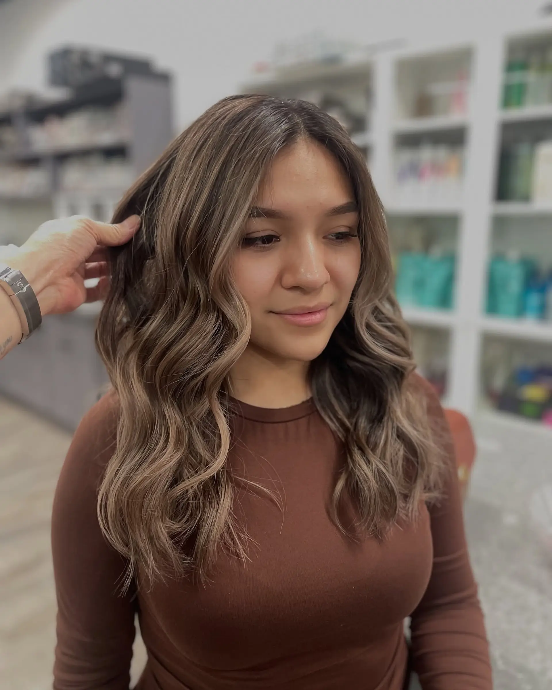Long, wavy hairstyle with a beautiful balayage color. 1