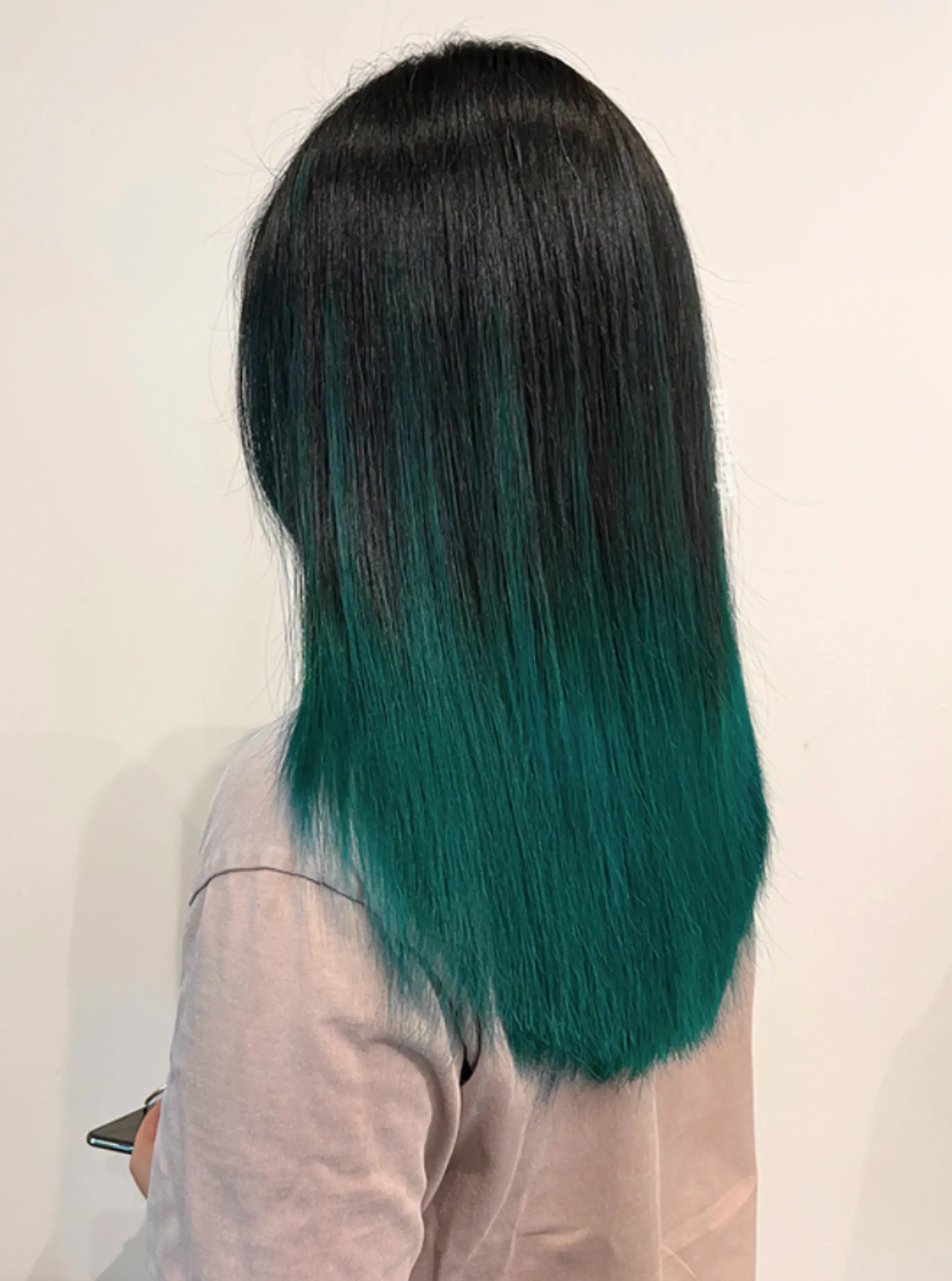 Long, smooth, and straight hair with a natural black to teal ombre transition, creating a sleek and modern look.

(NonstopStyle: by Neil) 1