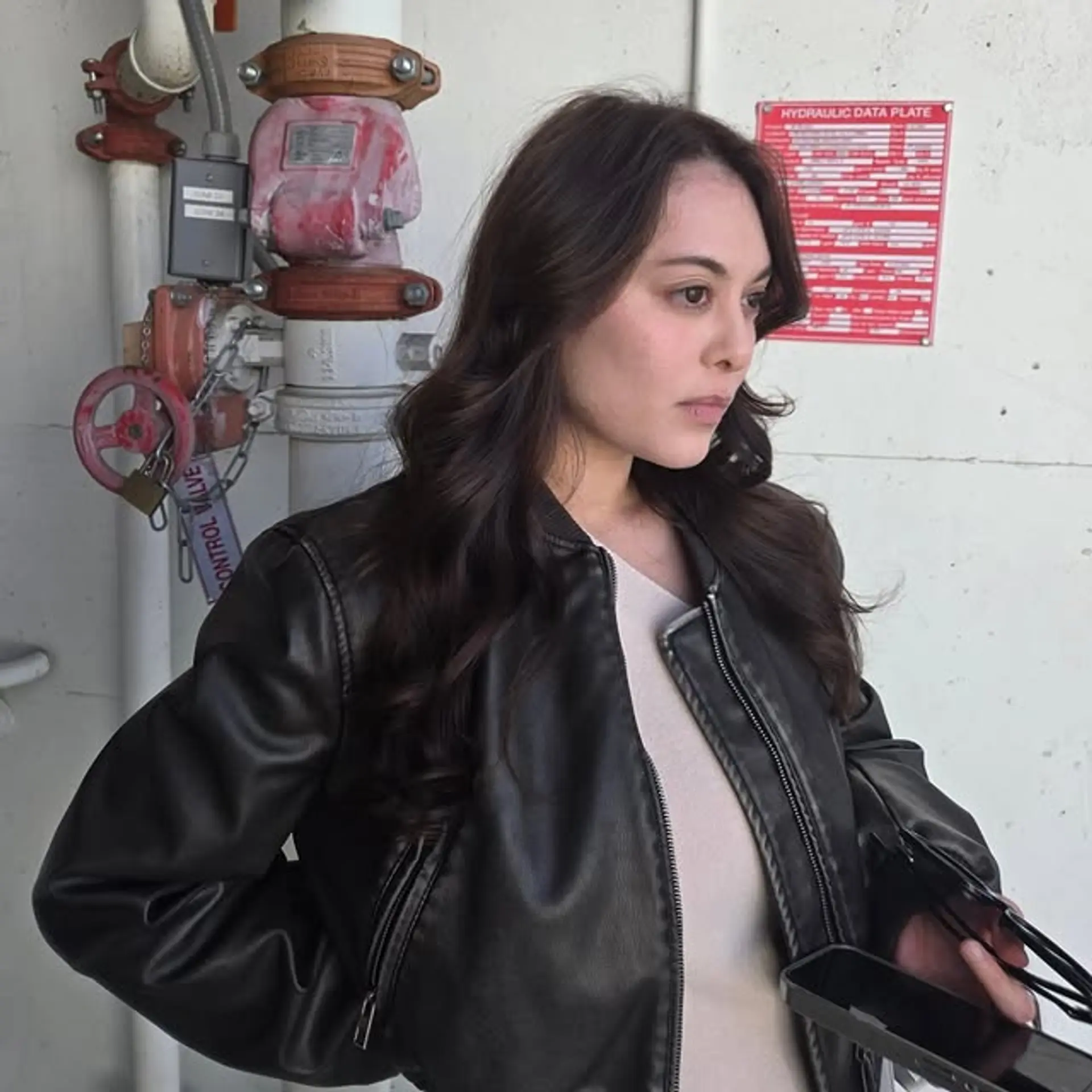 Voluminous, soft waves falling gracefully around the shoulders. 1