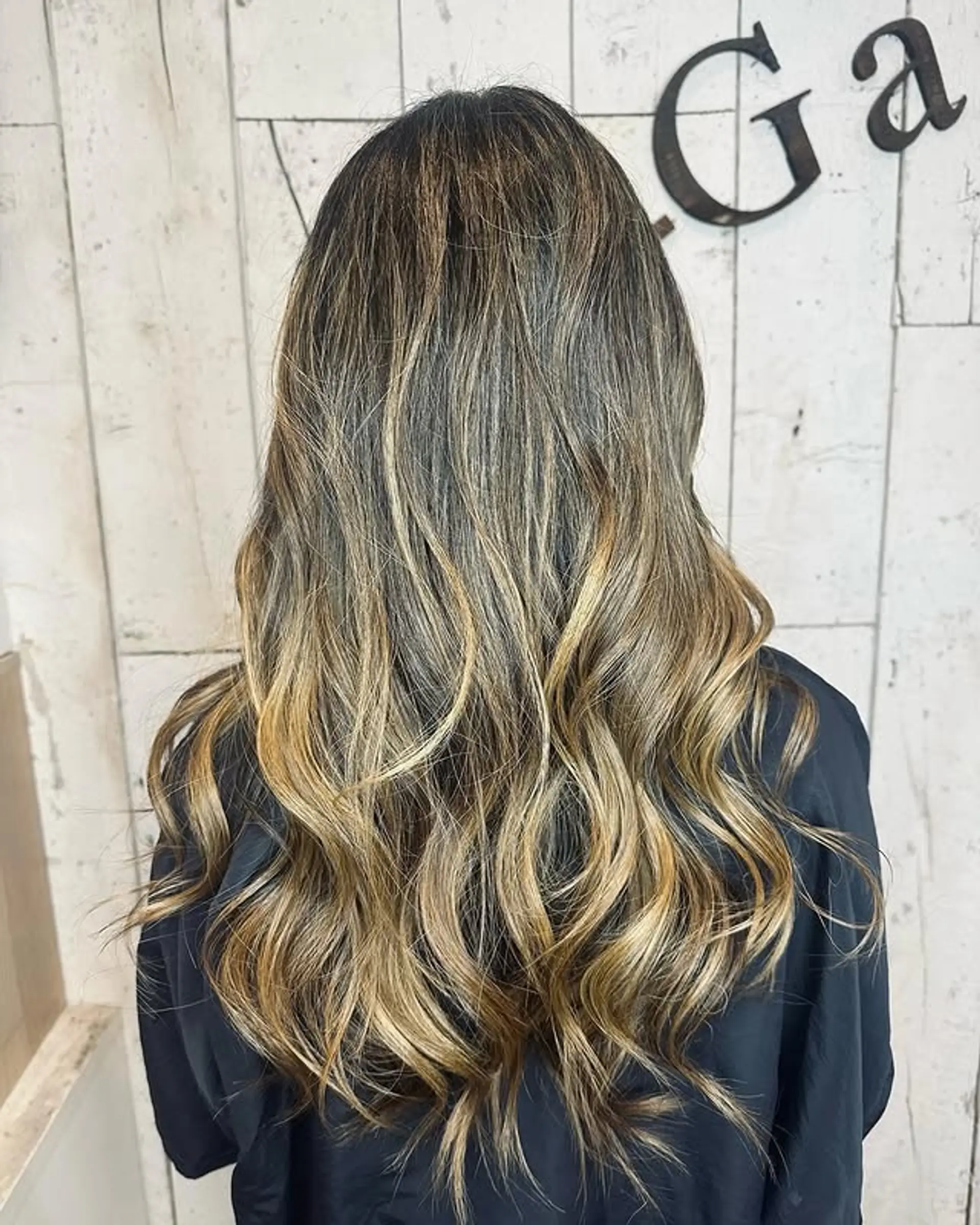 Long, wavy hairstyle with caramel ribbon balayage. 1