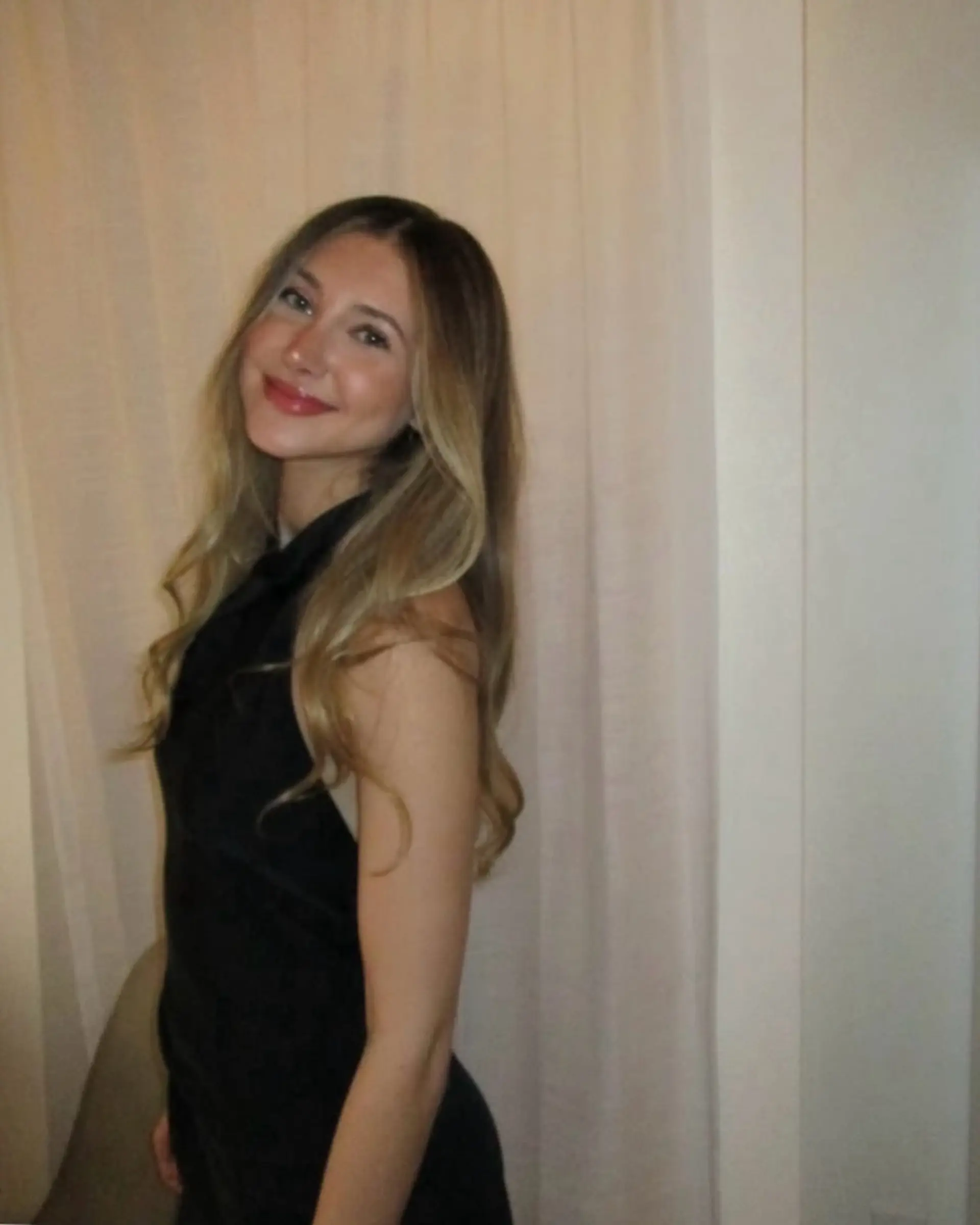 Long, wavy hairstyle with a golden blonde ombre effect. 1