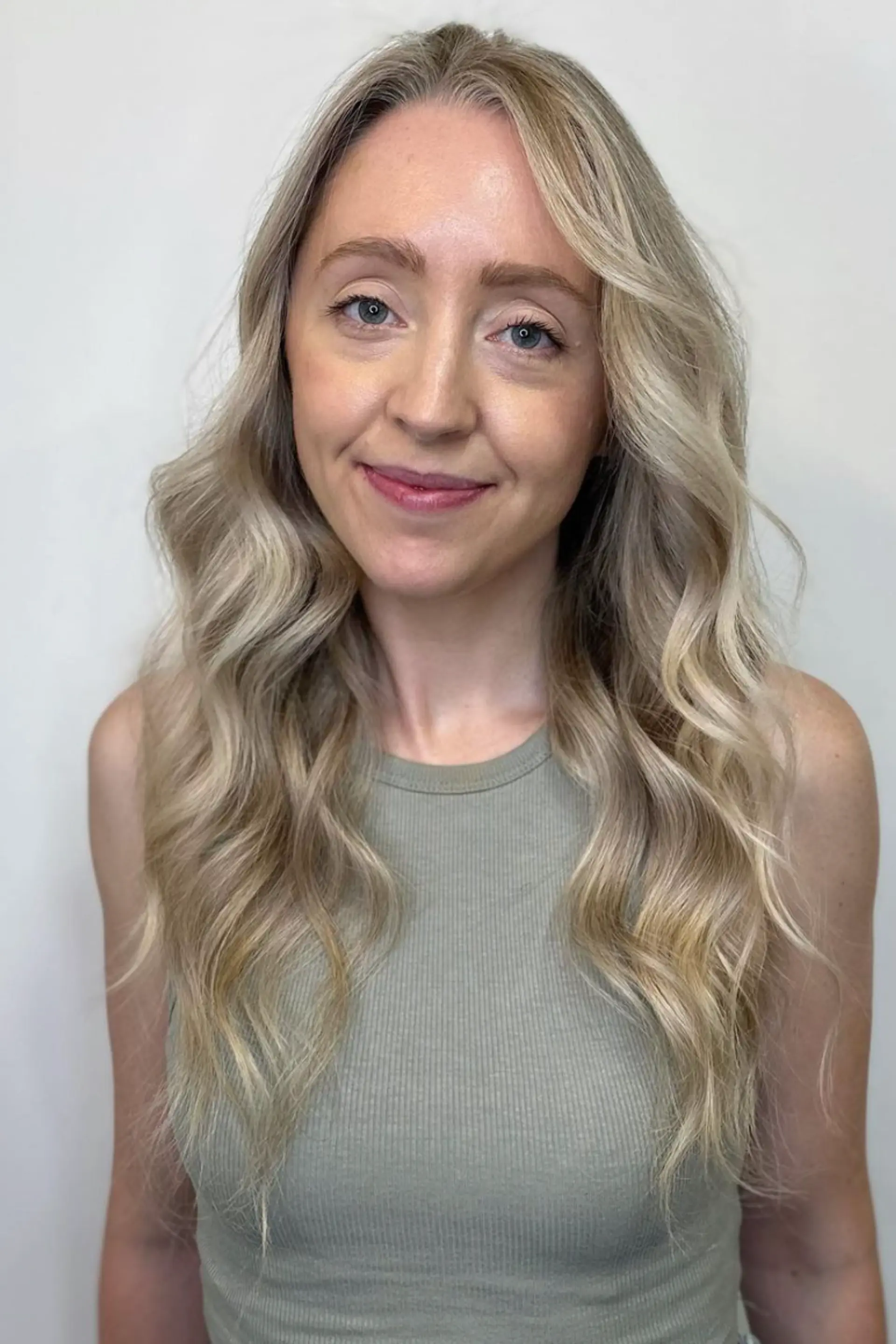 Long wavy blonde hair with platinum highlights, featuring soft, beachy waves and a natural flow.

Color by @simabeautynyc
 1