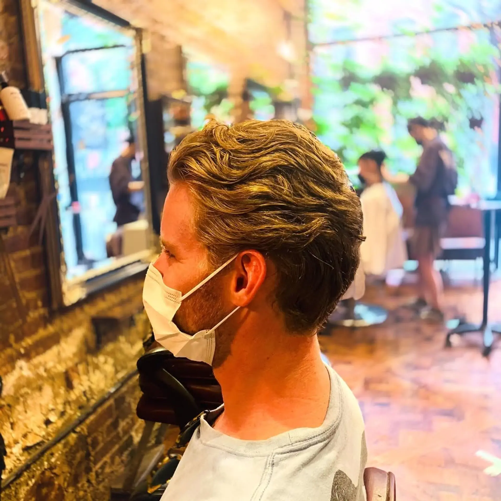 A short, textured haircut with highlights, providing a modern and stylish look. 2