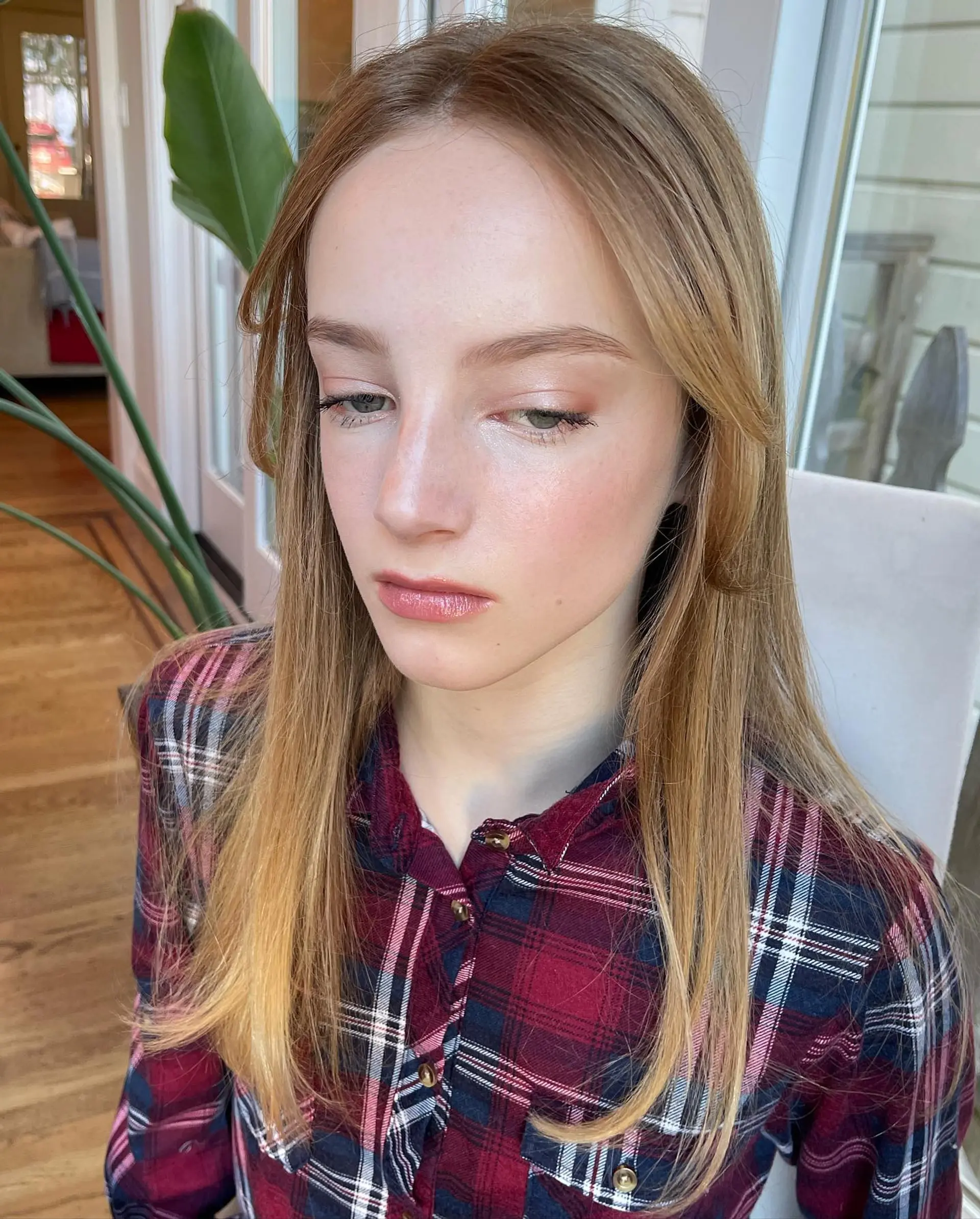 Straight, smooth blowout with delicate face-framing fringe layers. 1