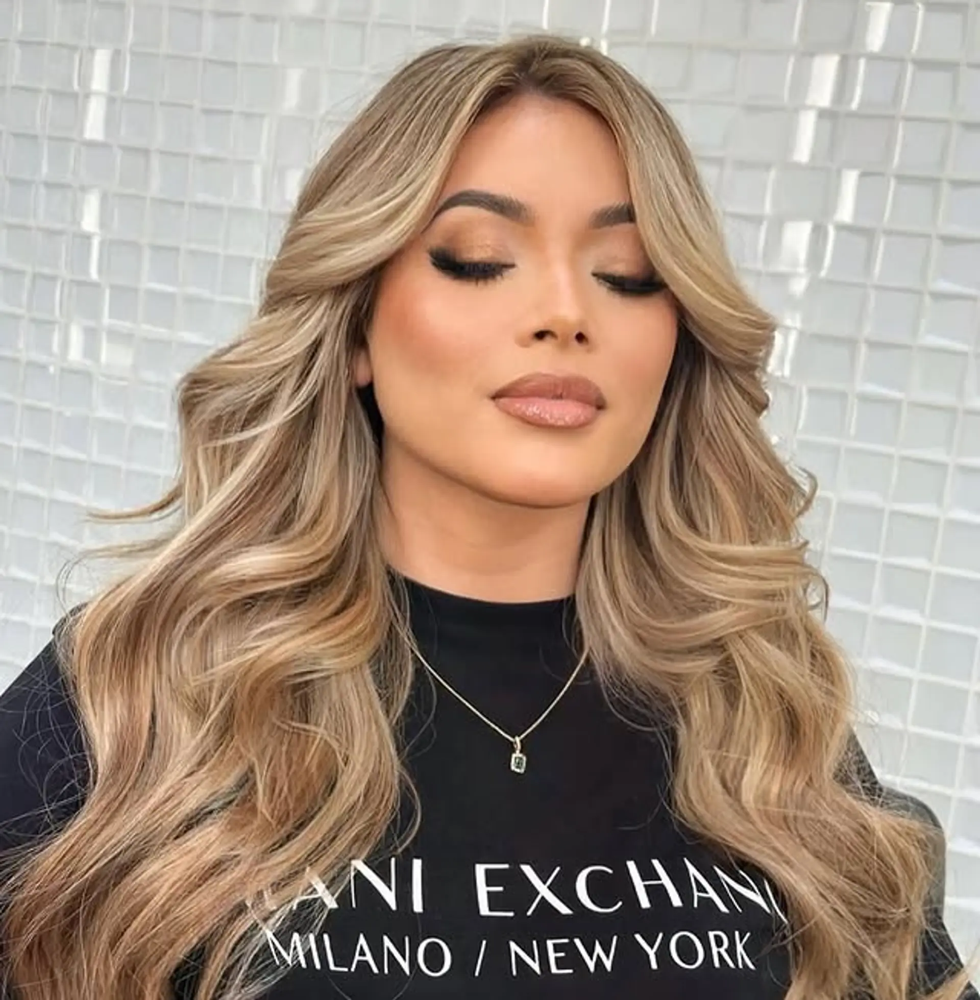 A long, wavy bronde hairstyle with layered waves and a glamorous finish. 1