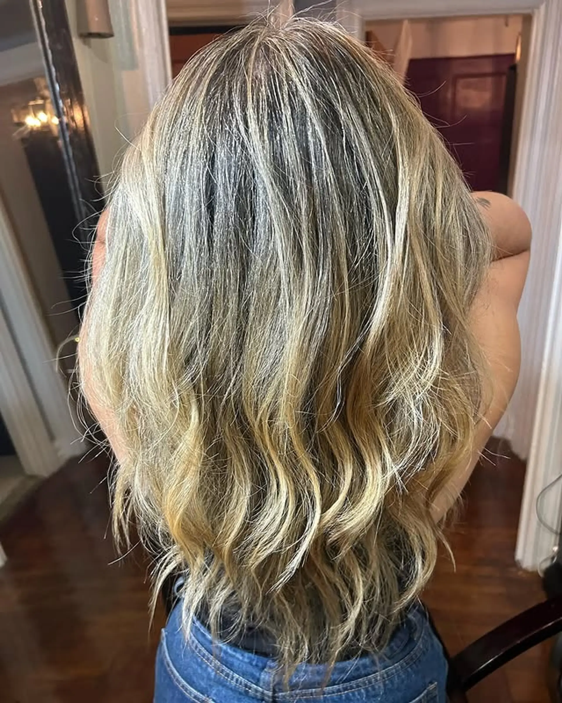 Long, wavy hair with a bronde balayage. 1