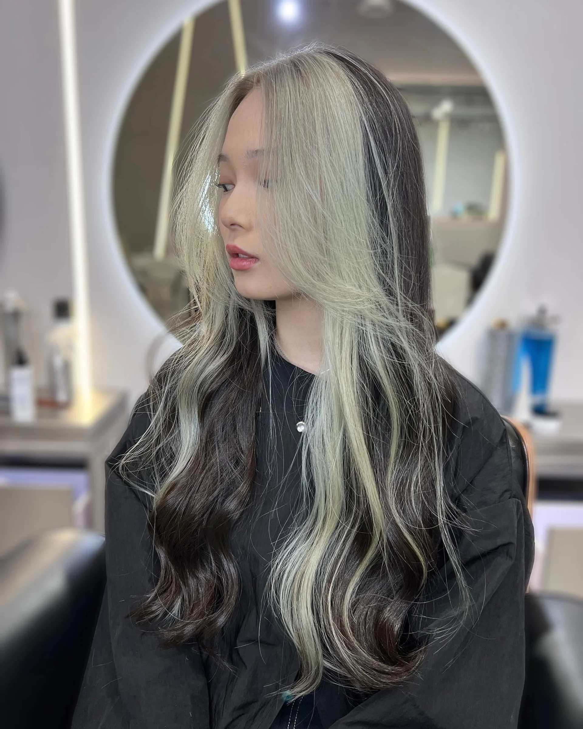 Textured Bob with Soft Waves, a chic and professional hairstyle in Manhattan - Preview 3