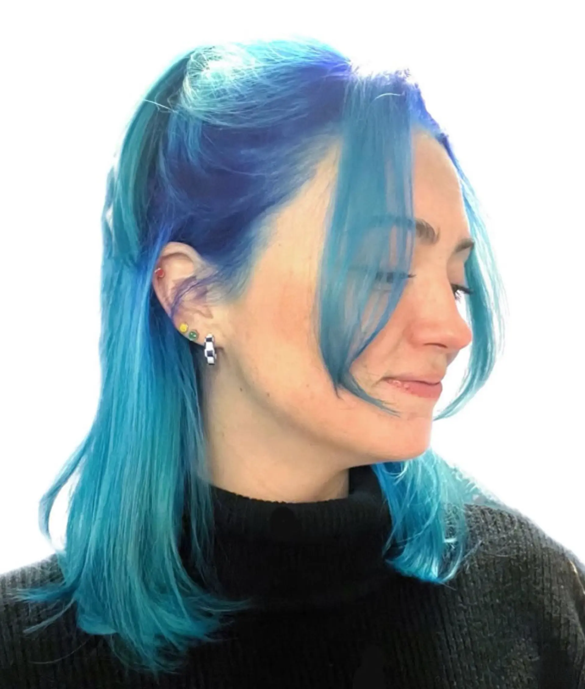 Medium wavy hair with face-framing layers. 1