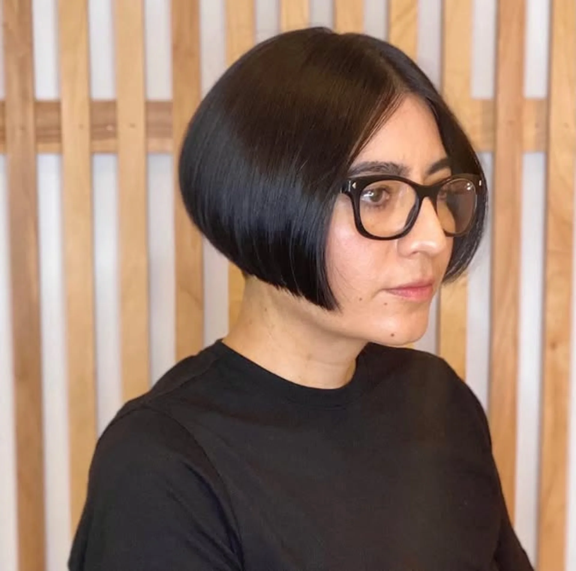 Sleek blonde blunt bob, a popular short hairstyle in NYC. - Preview 3