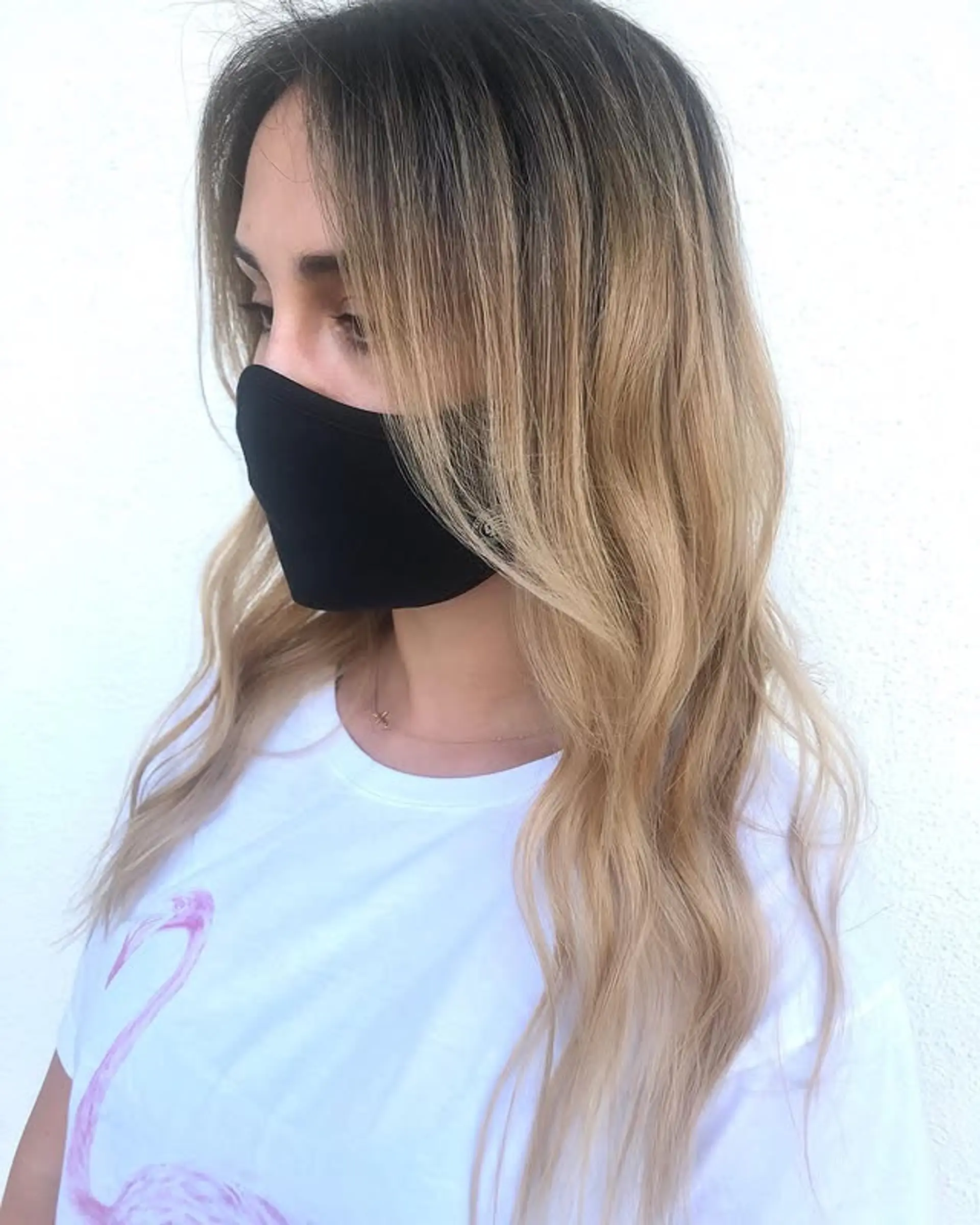 Long wavy hair with golden blonde balayage. 1