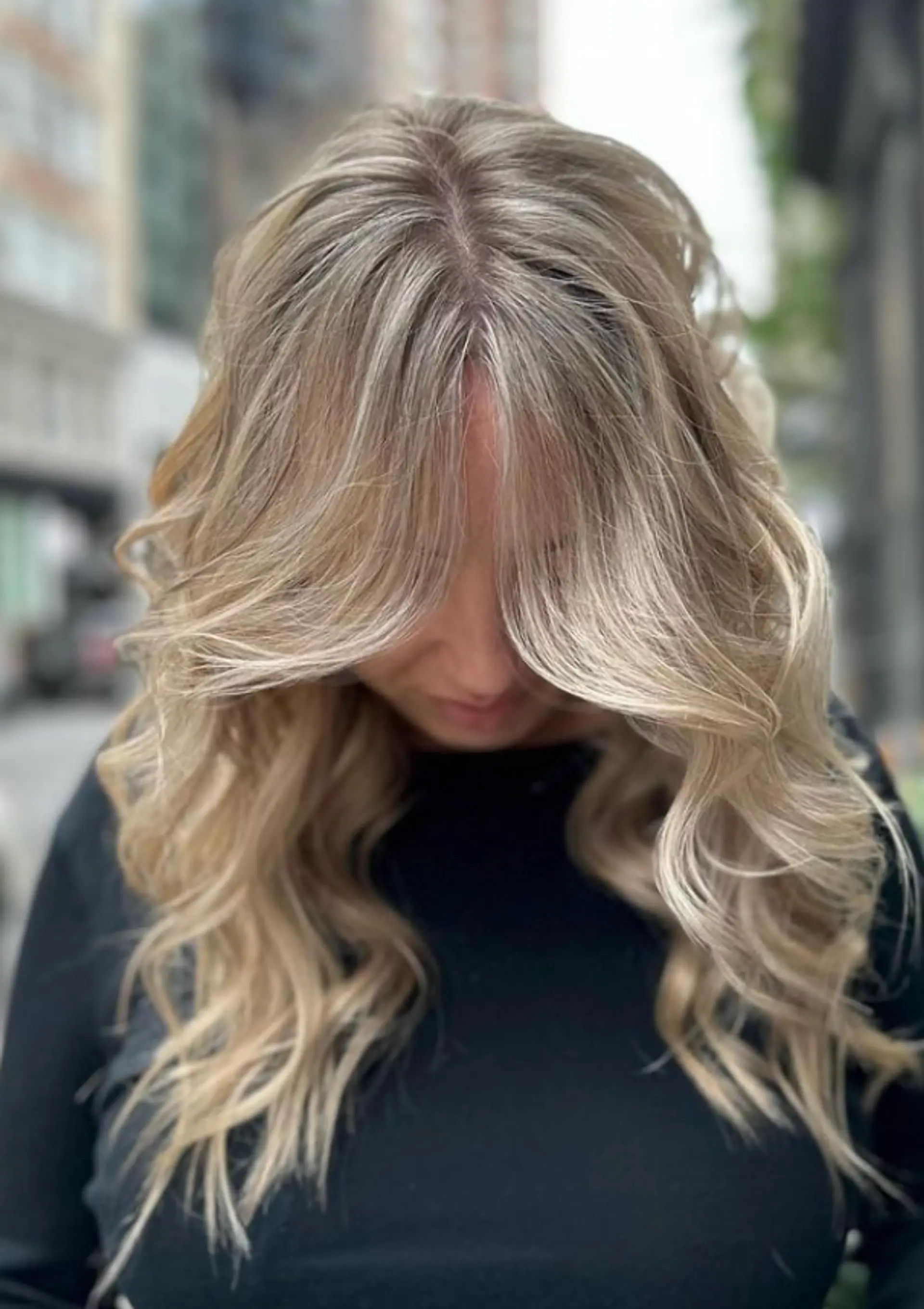 A very long, wavy hairstyle with loose waves and subtle platinum highlights on a natural blonde base, creating a sun-kissed and flowing look.

Color by @simabeautynyc
Cut and style by @juliamannino_hair
 3
