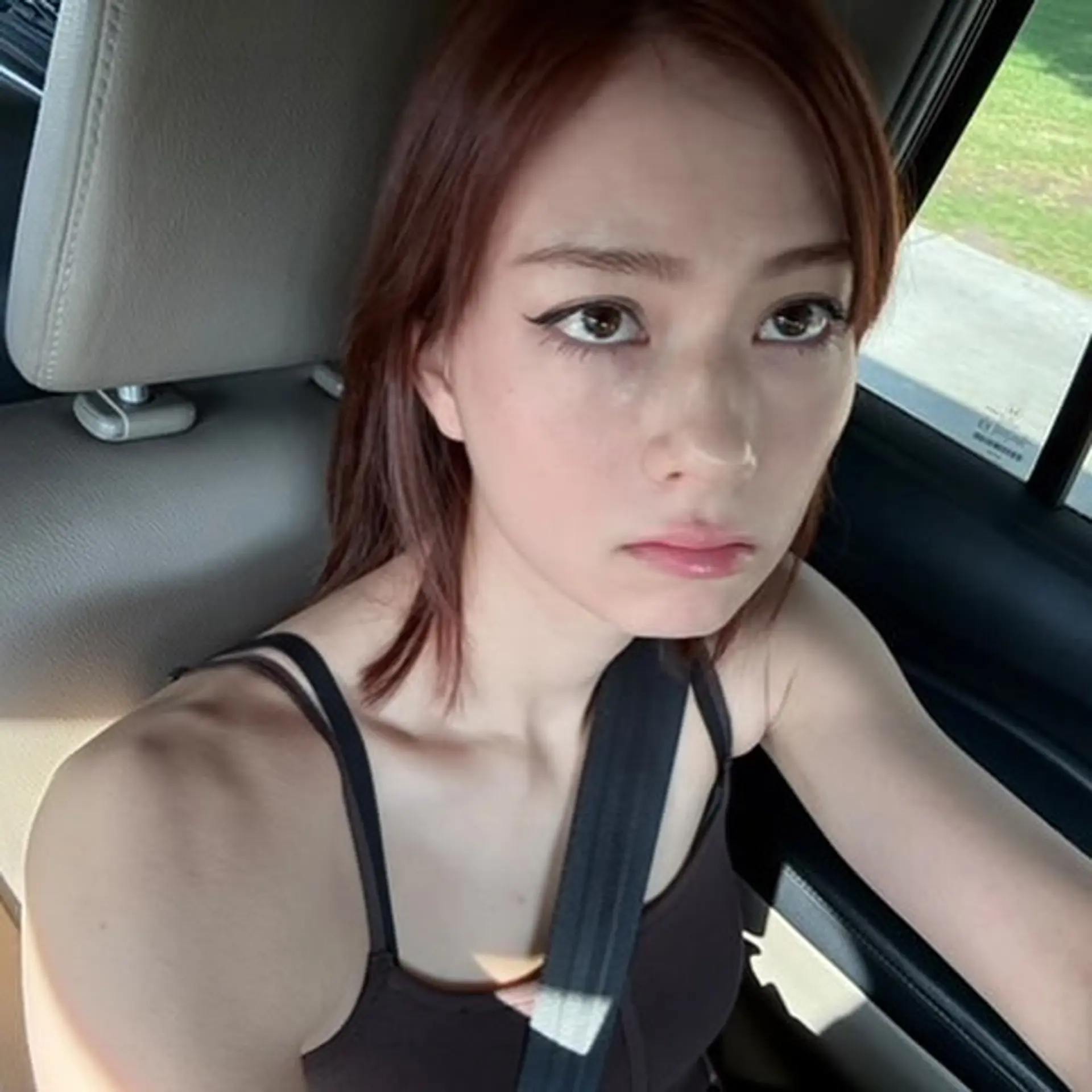 A chic, medium-length lob with layers. 1