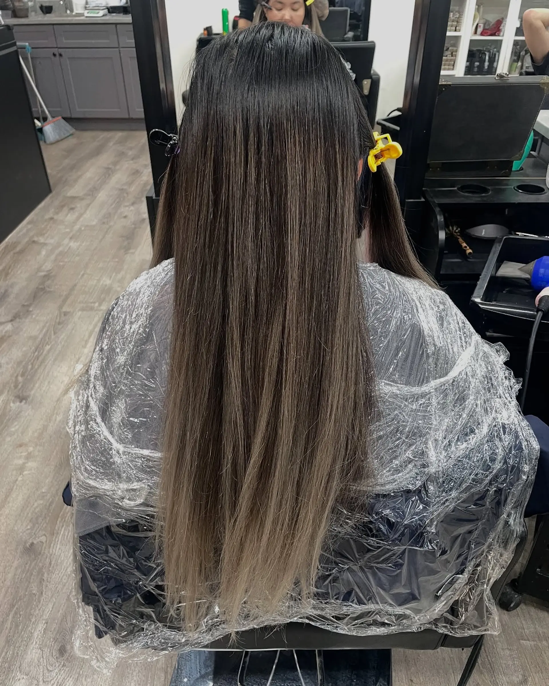 A stylish ombre from black to silver ash blonde. 2