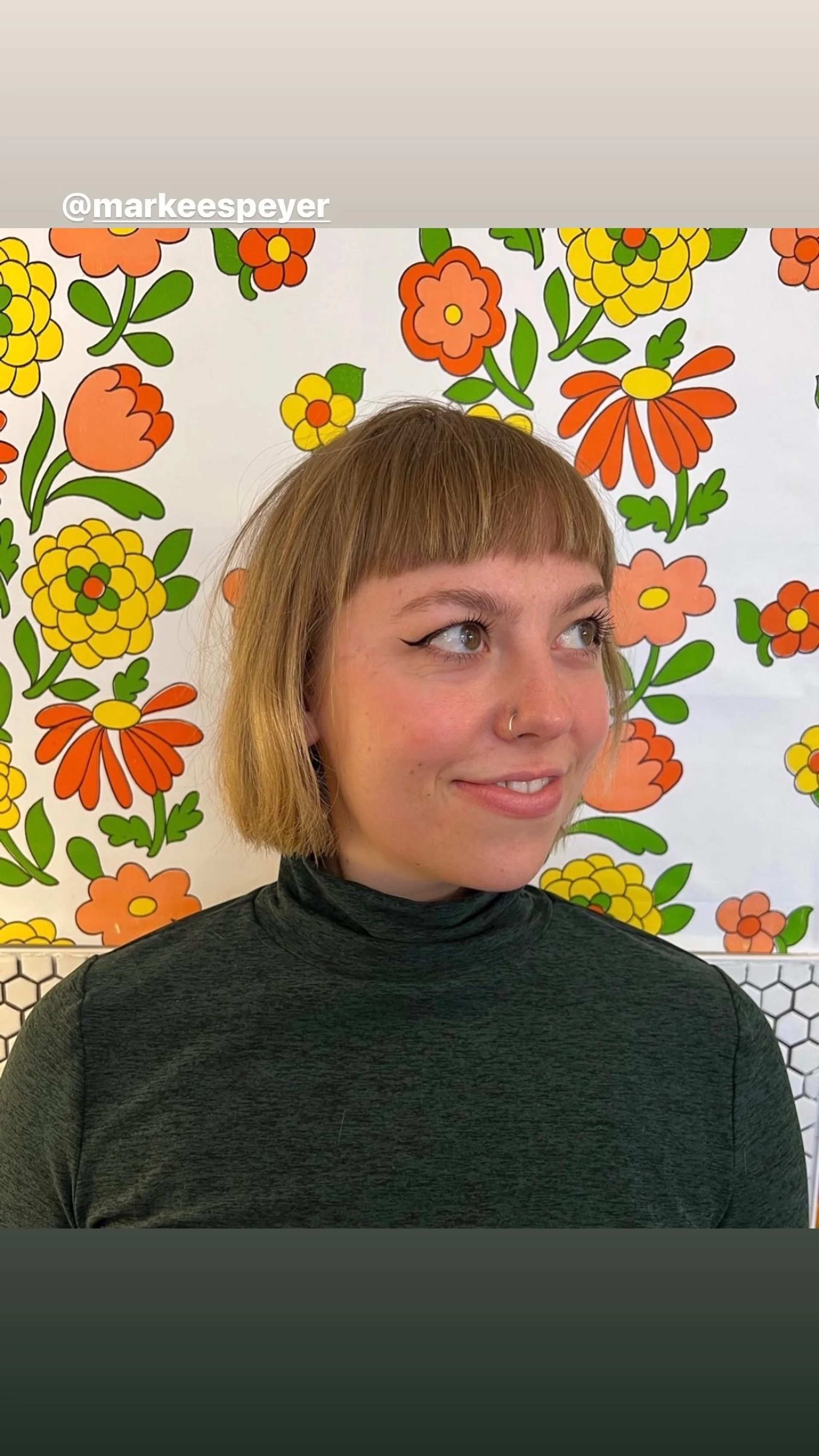 Sleek blonde blunt bob, a popular short hairstyle in NYC. - Preview 2