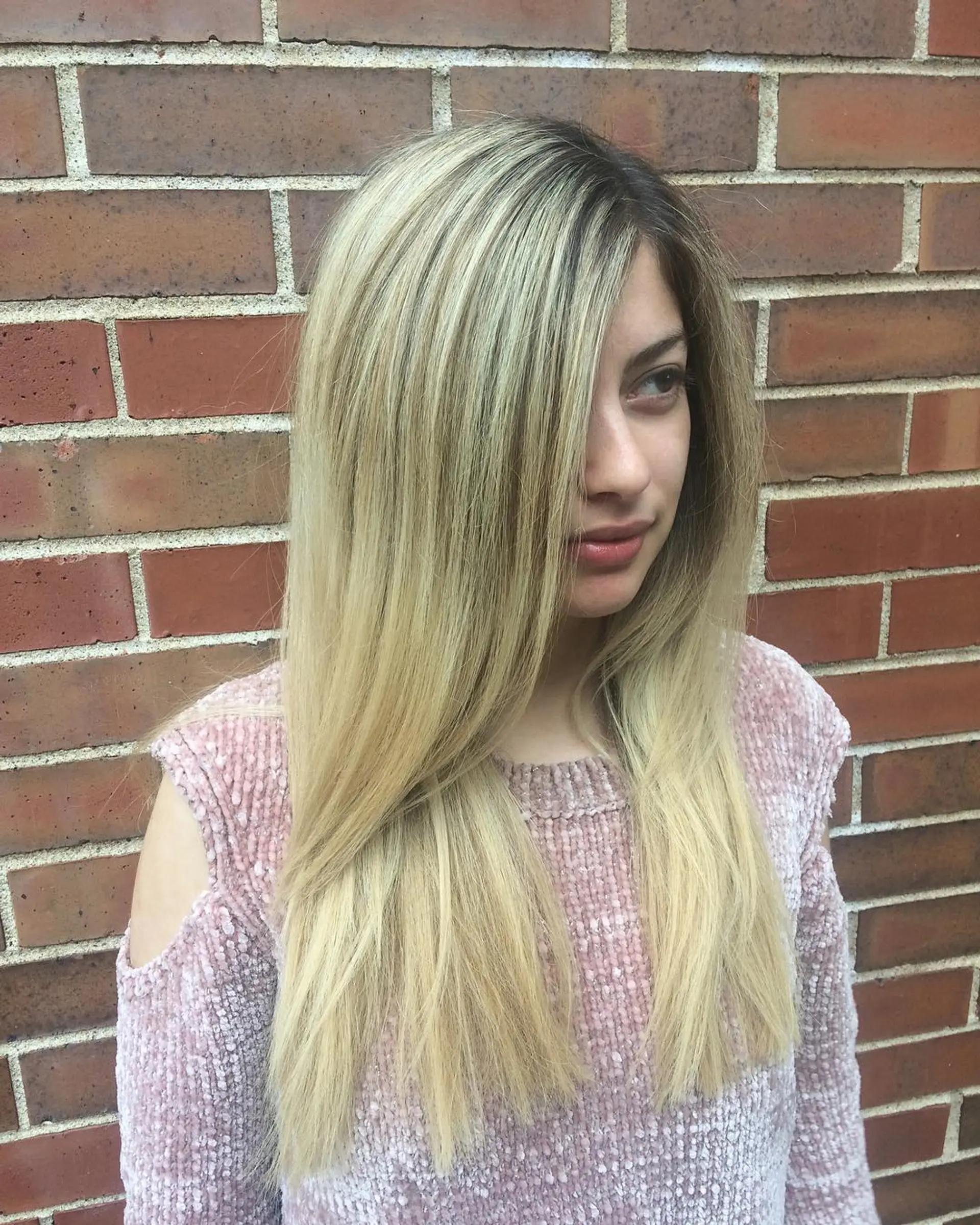 Long, layered hairstyle with blonde balayage and dark roots. 1