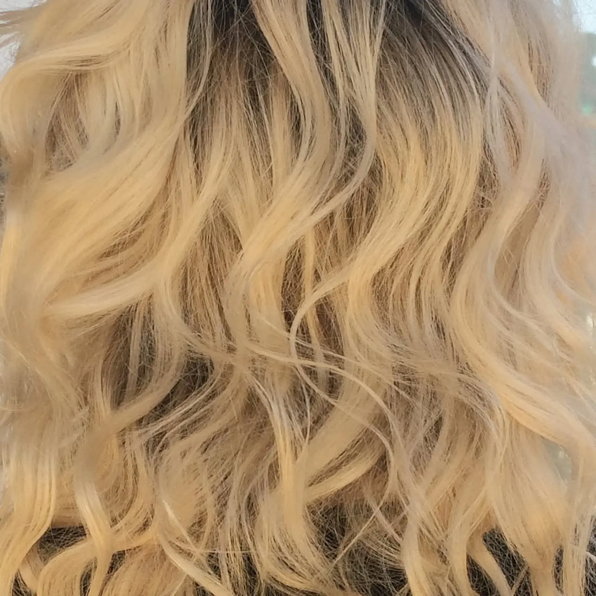Beachy blonde waves with a balayage effect. 1
