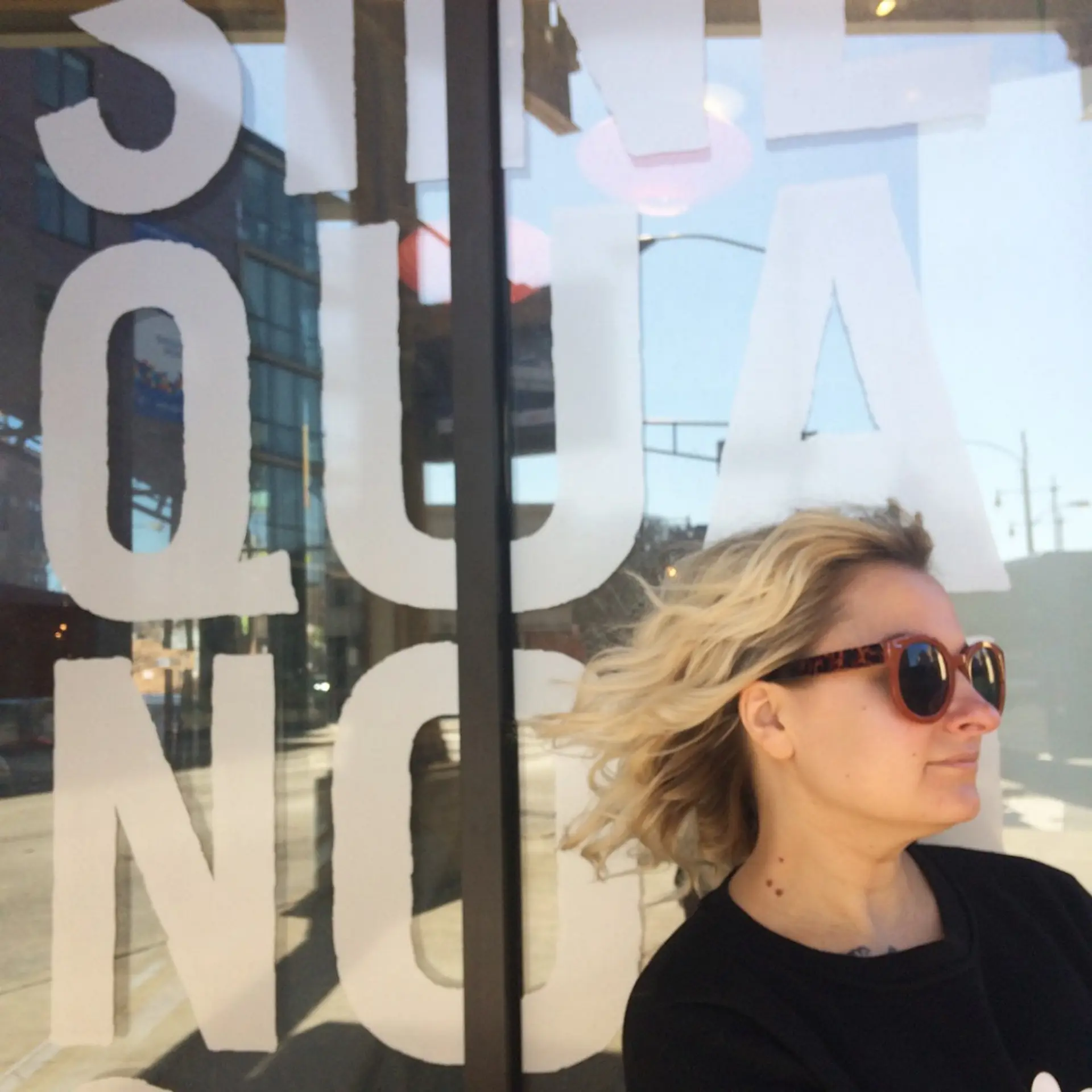 Beachy blonde waves with a balayage effect. 2