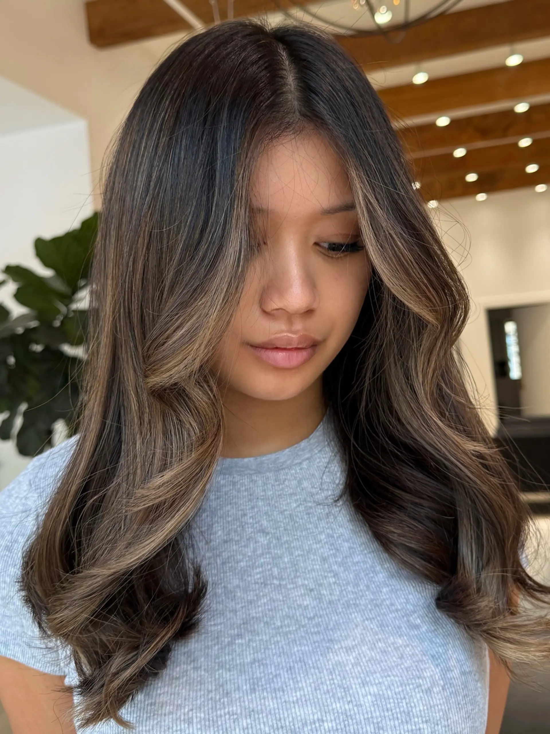 A stunning balayage with caramel highlights and soft waves. 1