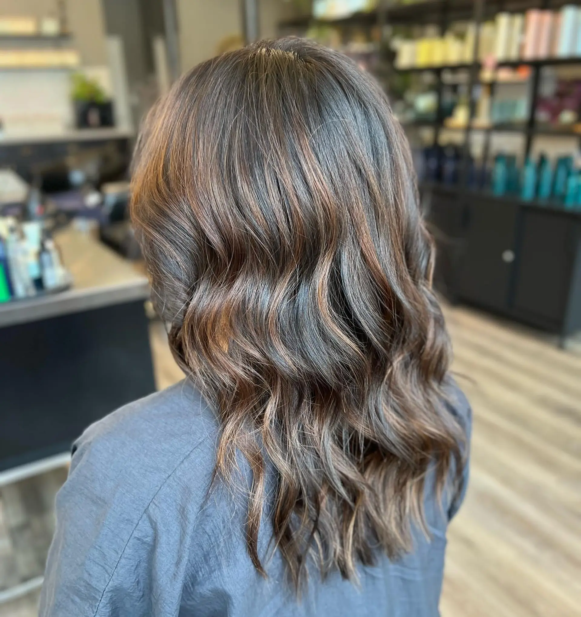 Wavy medium-length hair with bronzed balayage highlights. 1