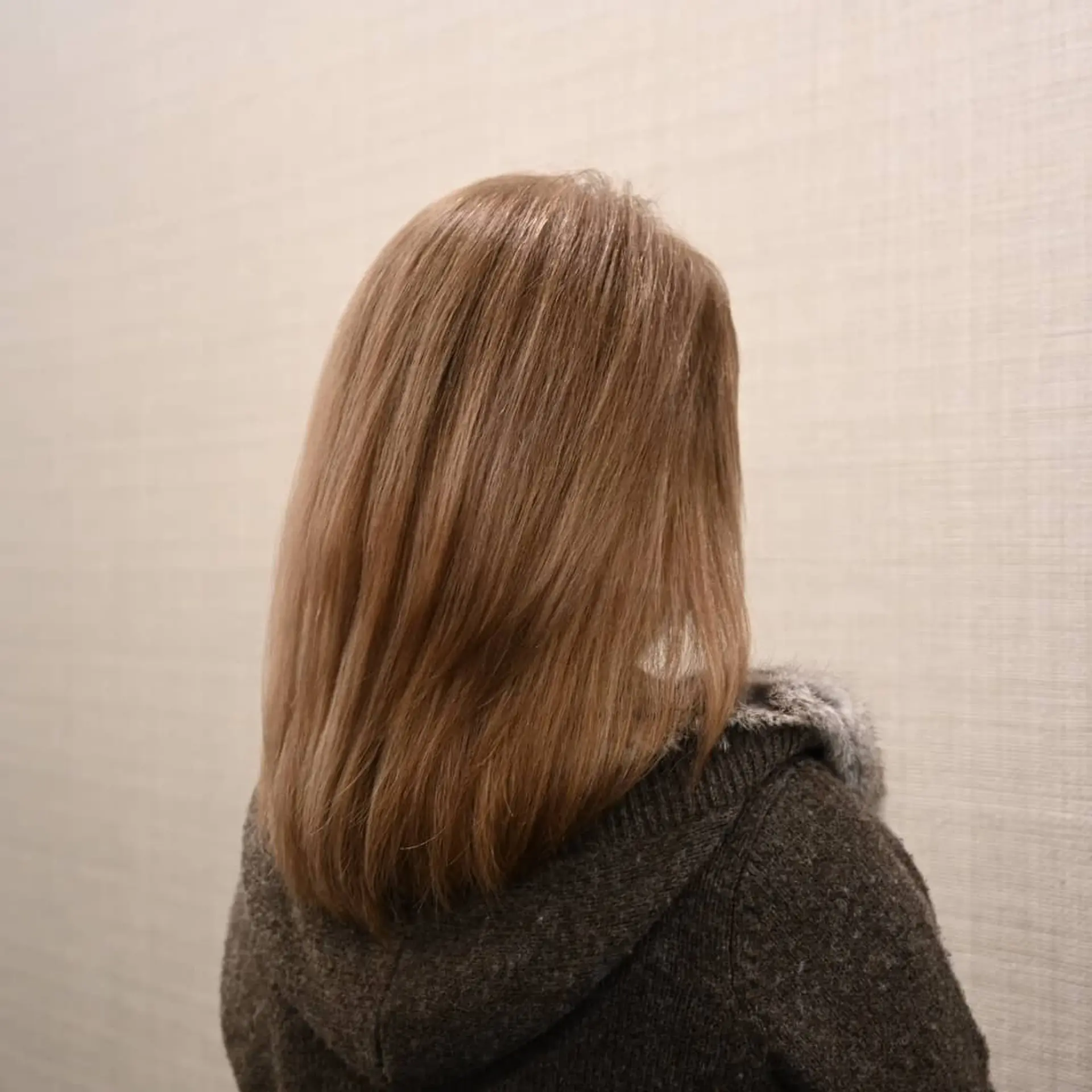 A smooth, medium-length haircut featuring delicate soft layering and gently tapered ends. 1
