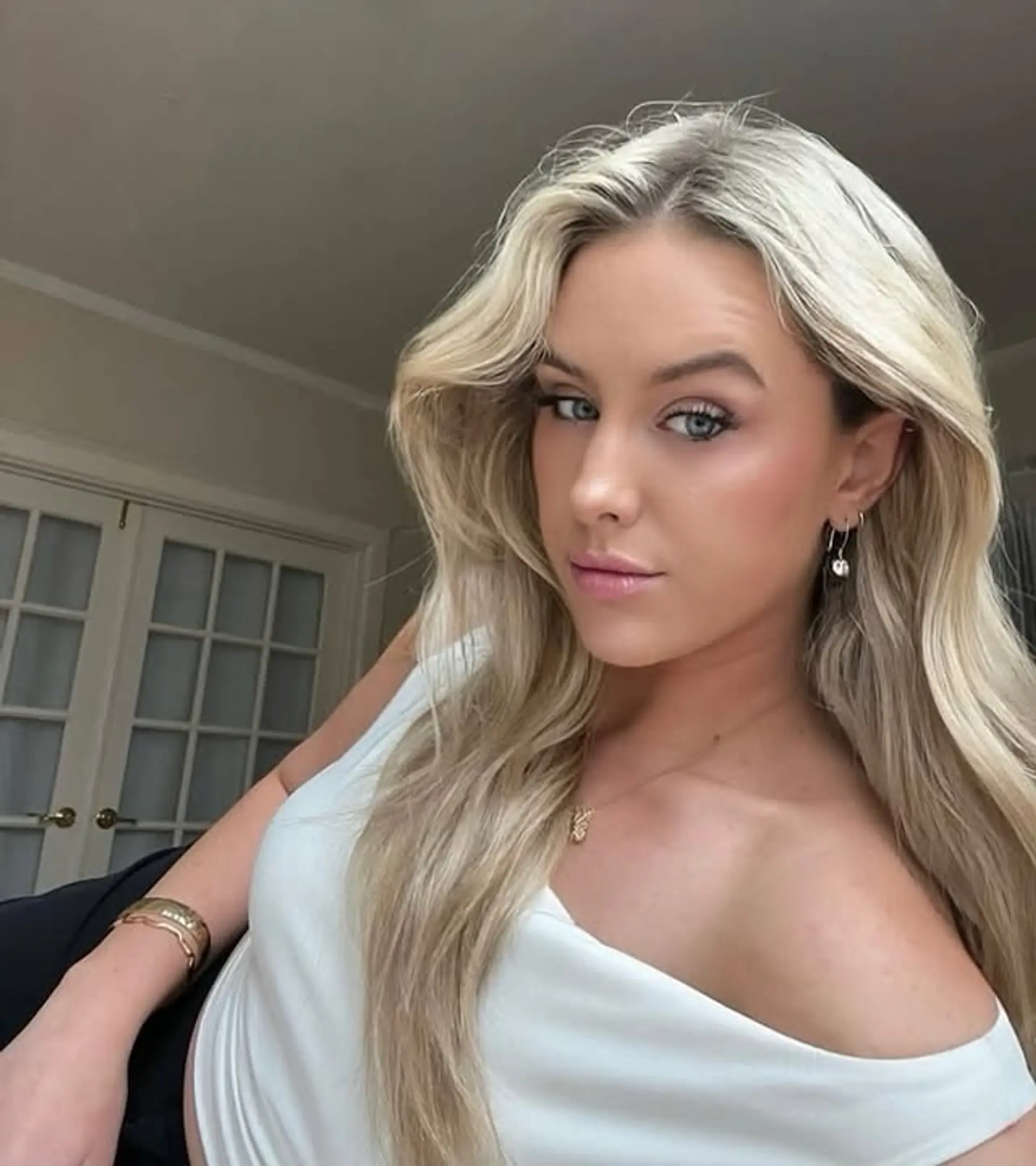 Long, soft beachy waves with face-framing layers. 1