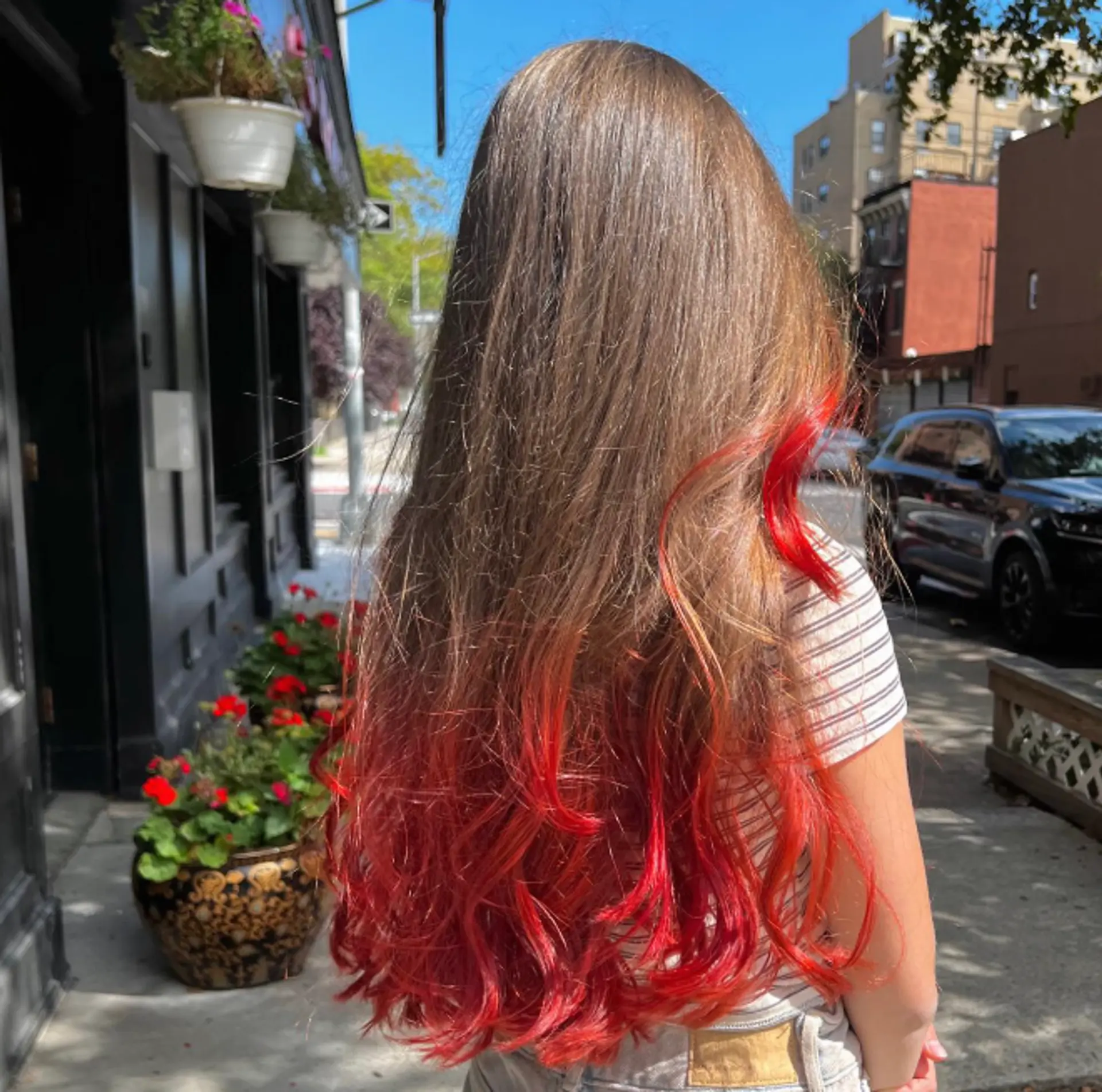 A stylish dip-dyed hairstyle with a seamless color transition. 1