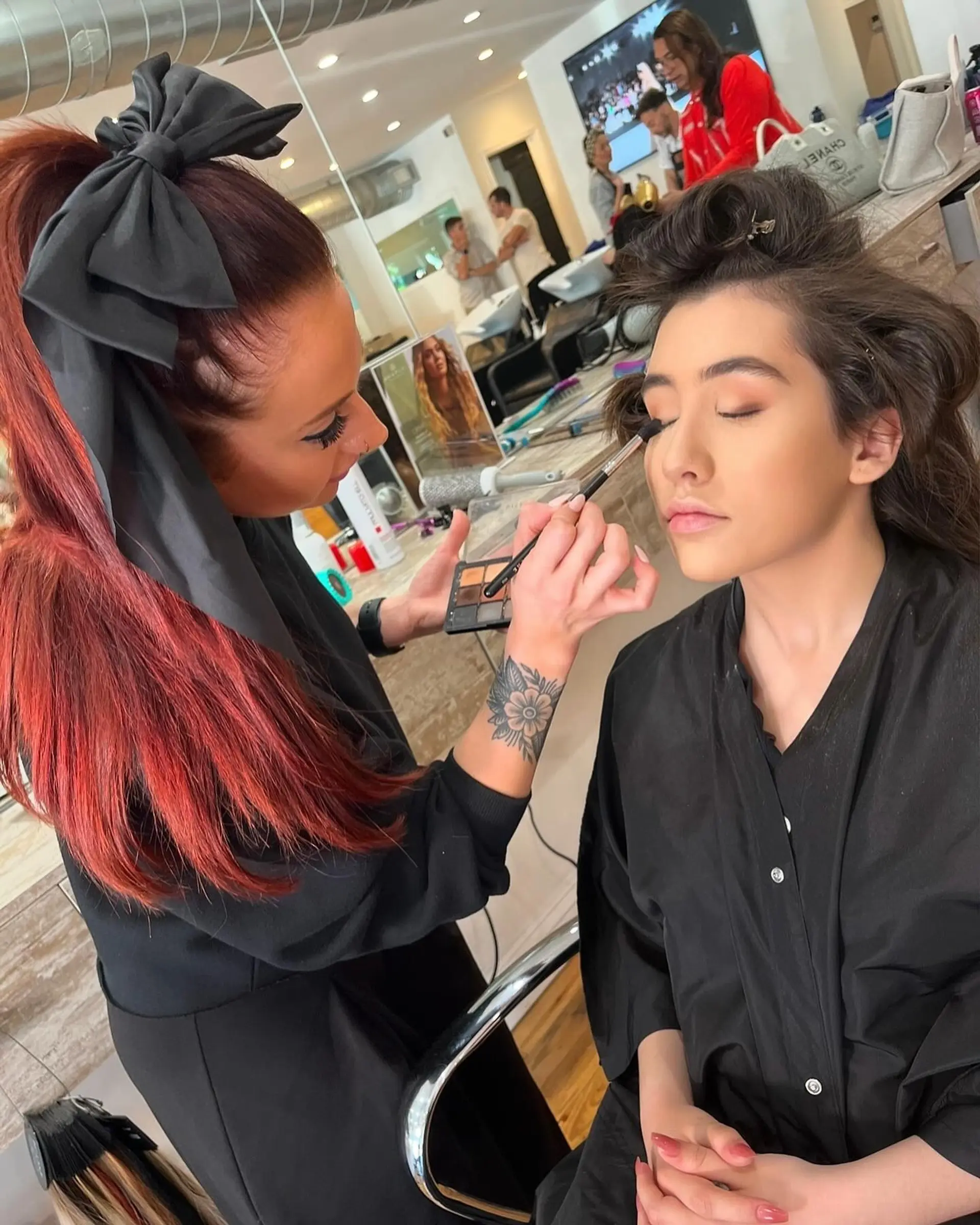 This hairstyle features soft, vintage-inspired waves, perfect for a glamorous look. 1