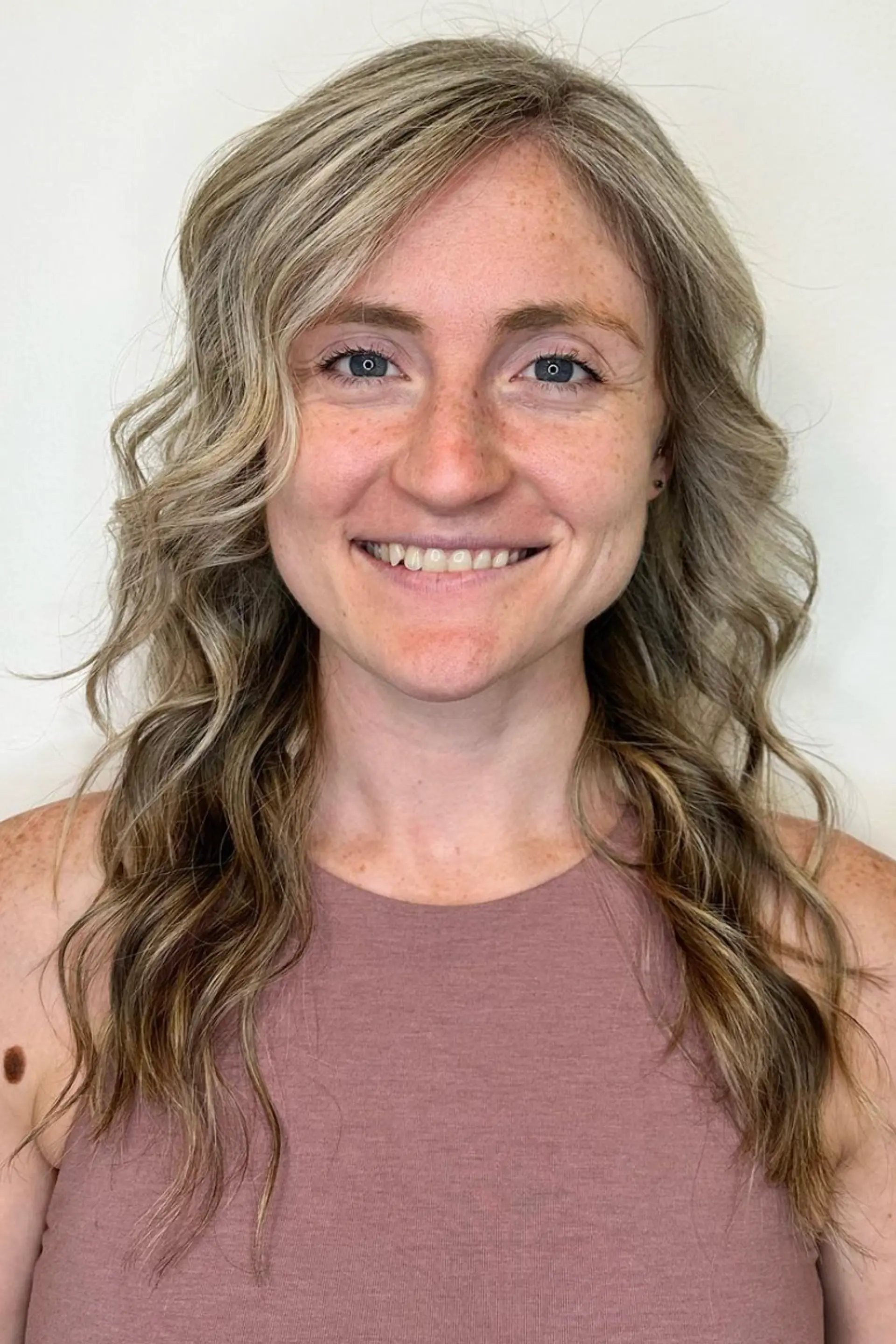 Long, wavy hair with a soft blonde base and honey highlights. The style features subtle waves, a side part, and a layered cut for added volume and movement.

Color by @simabeautynyc
 3