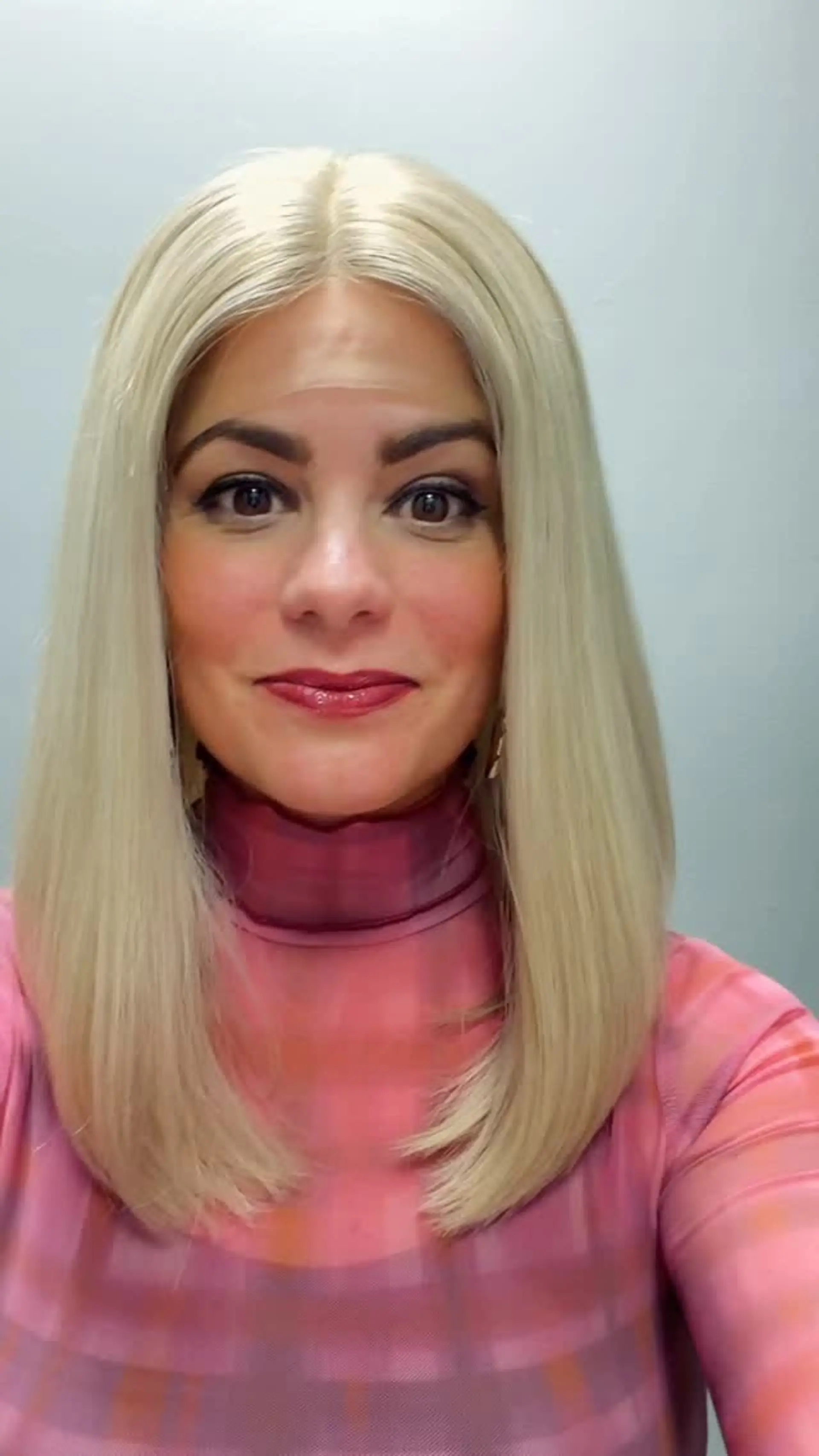 A sleek, shoulder-skimming platinum blonde lob styled straight with a center part and smooth, subtly curved ends. 1