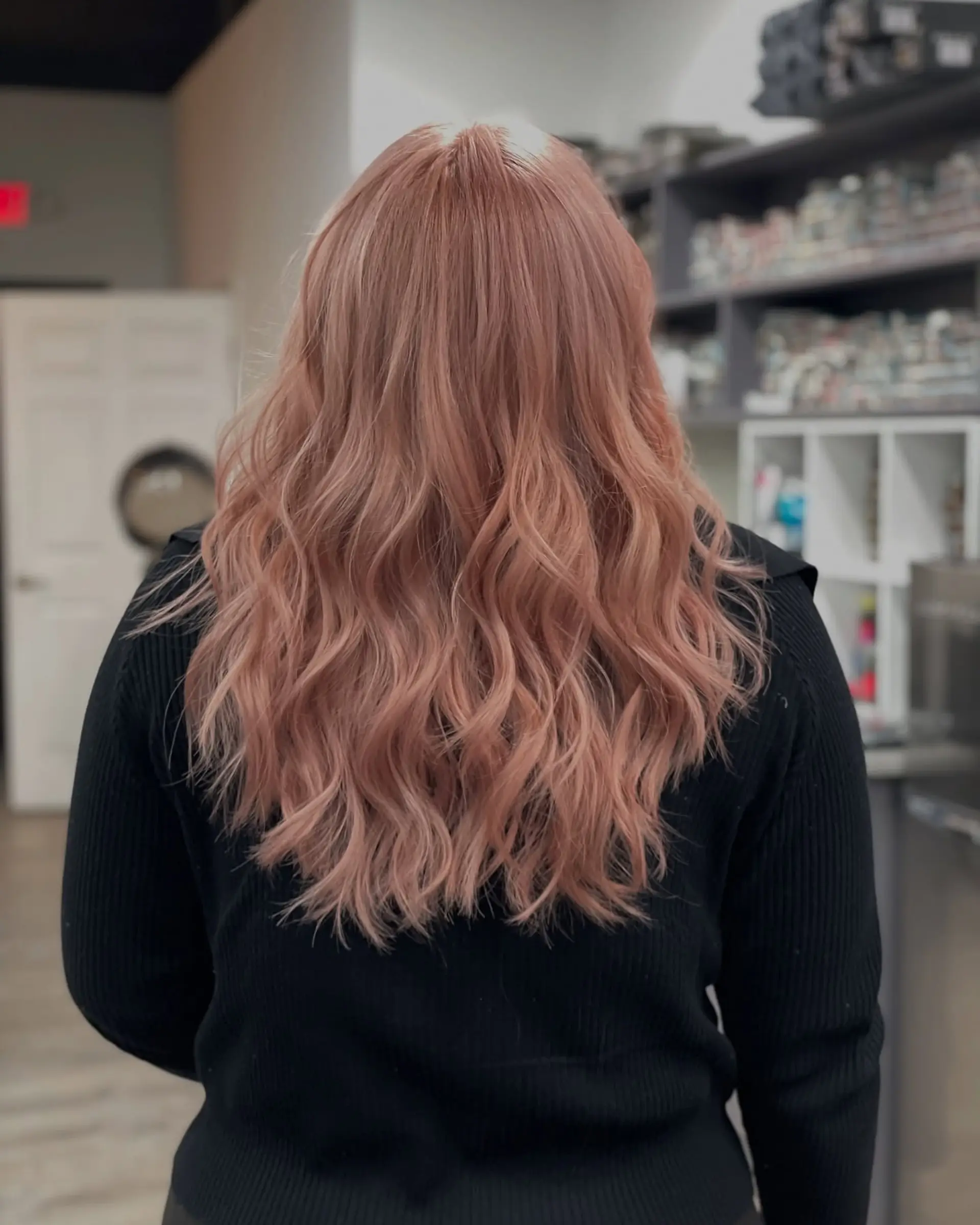 Long, romantic waves with a fashionable rose gold color. 1