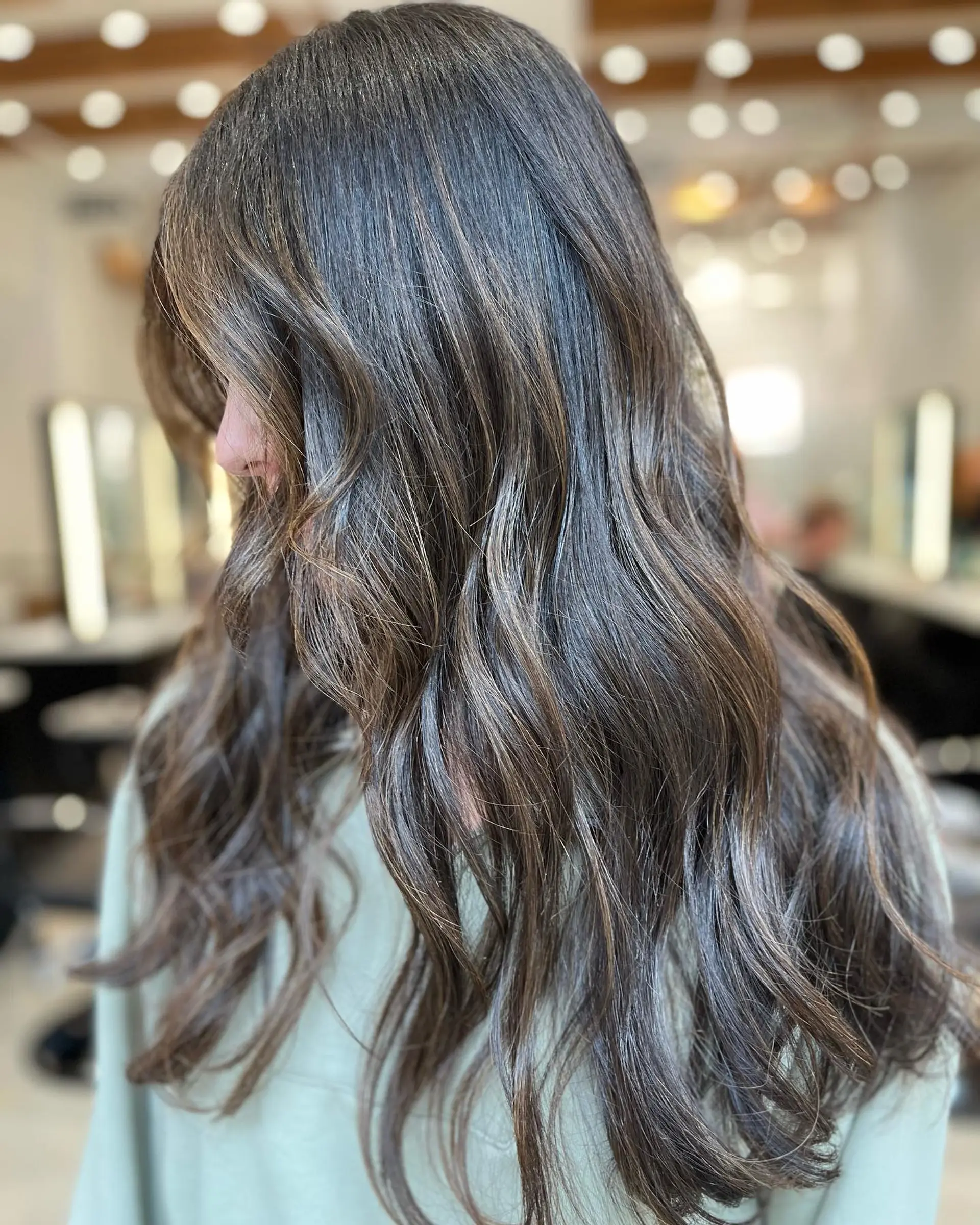 Long, wavy hairstyle with a beautiful balayage. 1
