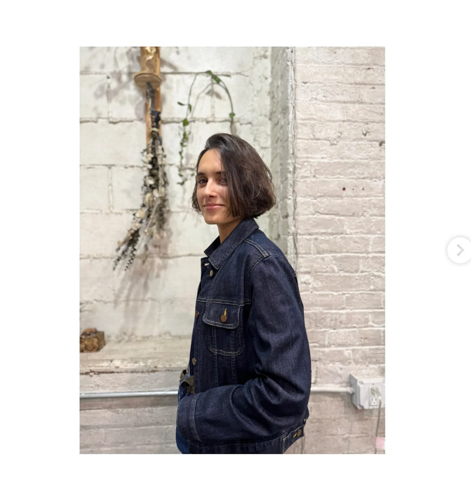 Effortless Wavy Lob with natural waves and a casual chic vibe. - Preview 3