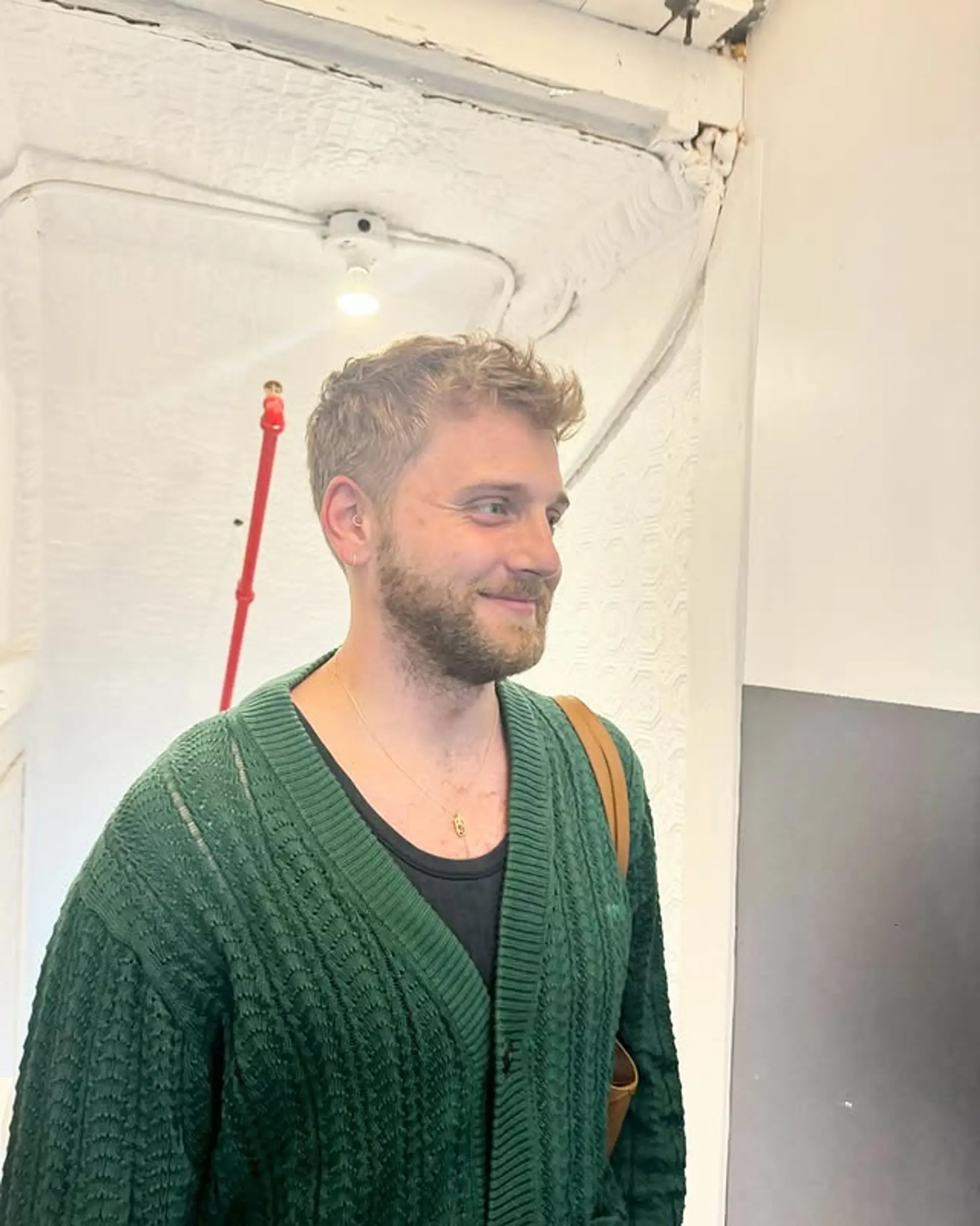 A modern textured crop with a slightly tousled finish. 1