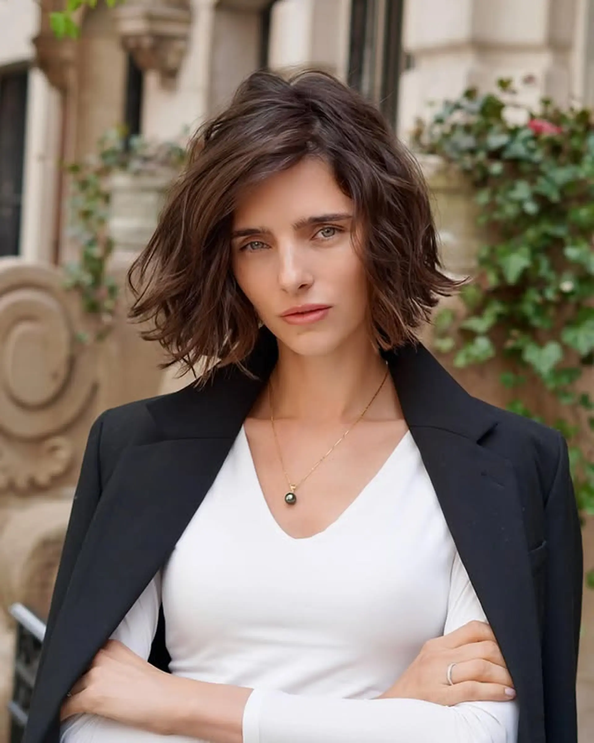 A wavy bob with dimensional highlights and a soft, natural texture. 1