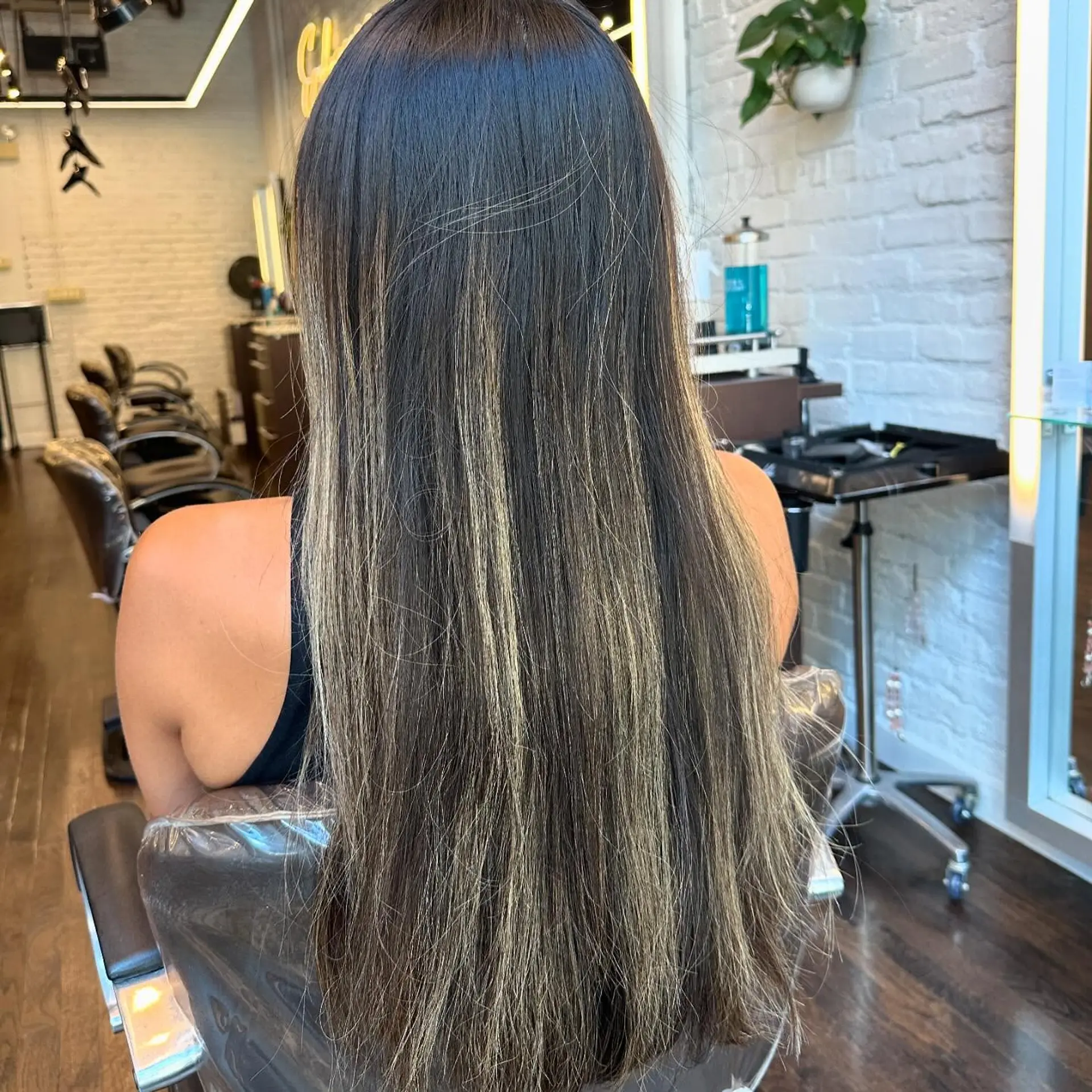 A long, wavy bronde balayage with seamless color transition. 3